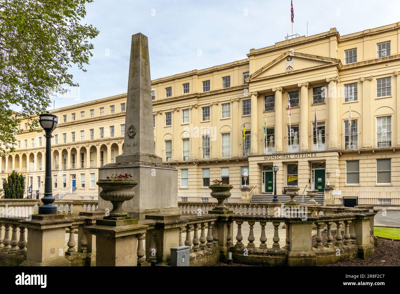 World war I war Memorial vor den Gemeindebüros im Stadtzentrum von Cheltenham. Stockfoto