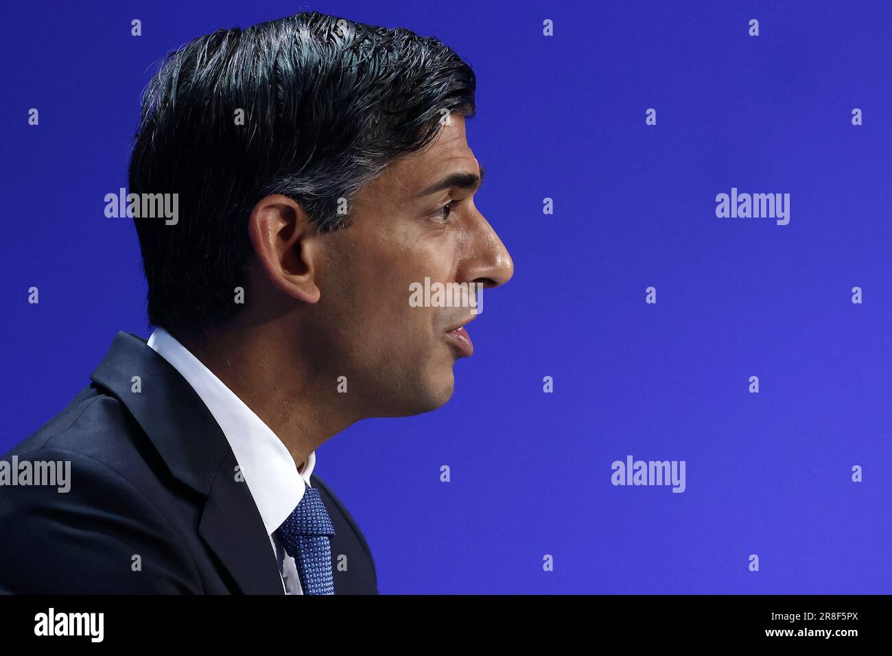 Premierminister Rishi Sunak hält eine Rede auf der Eröffnungssitzung am ersten Tag der Ukraine Recovery Conference, die im InterContinental London - O2 im Osten Londons stattfindet. Bilddatum: Mittwoch, 21. Juni 2023. Stockfoto