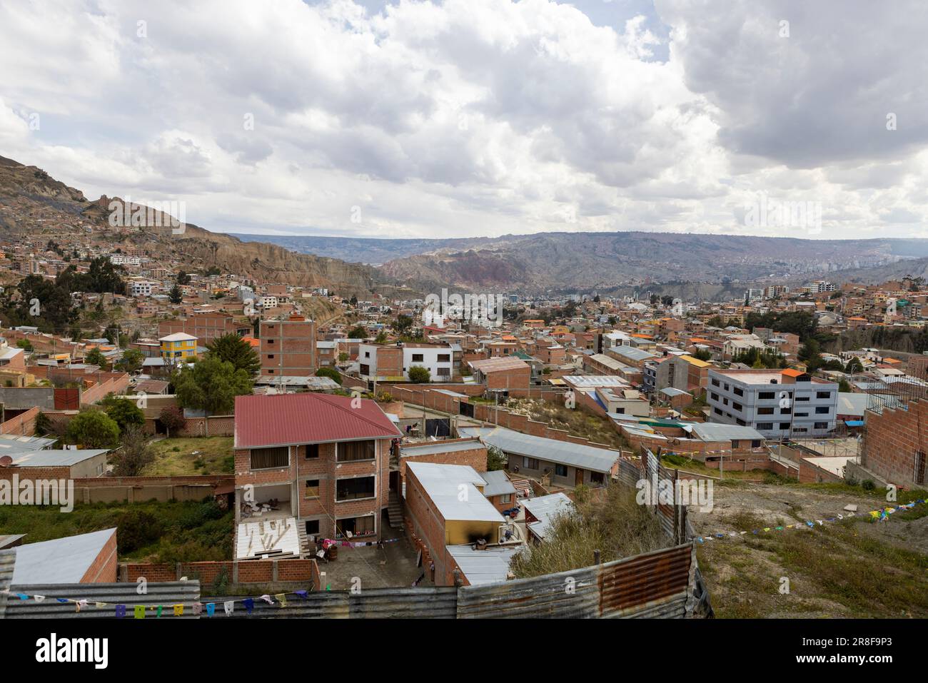 Überlandreisen in Bolivien, Südamerika: Erkundung der bergigen Außenbezirke der am höchsten gelegenen Verwaltungshauptstadt der Welt: La Paz Stockfoto
