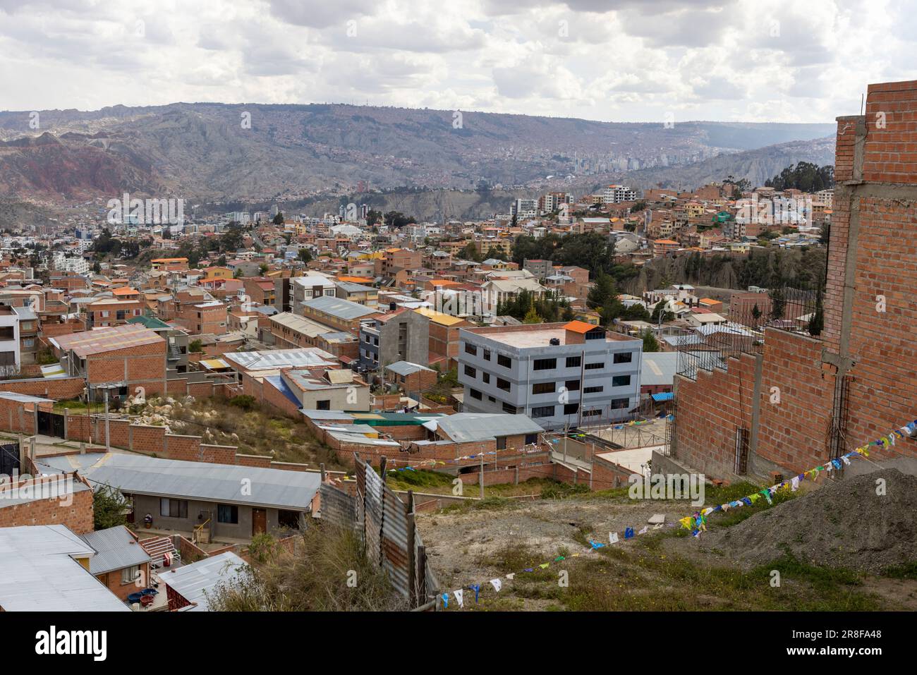 Überlandreisen in Bolivien, Südamerika: Erkundung der bergigen Außenbezirke der am höchsten gelegenen Verwaltungshauptstadt der Welt: La Paz Stockfoto