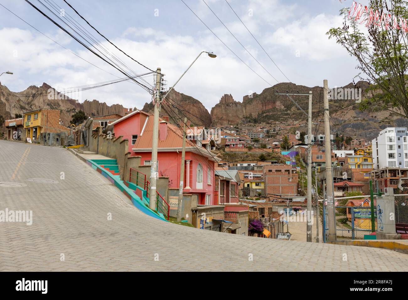 Überlandreisen in Bolivien, Südamerika: Erkundung der bergigen Außenbezirke der am höchsten gelegenen Verwaltungshauptstadt der Welt: La Paz Stockfoto