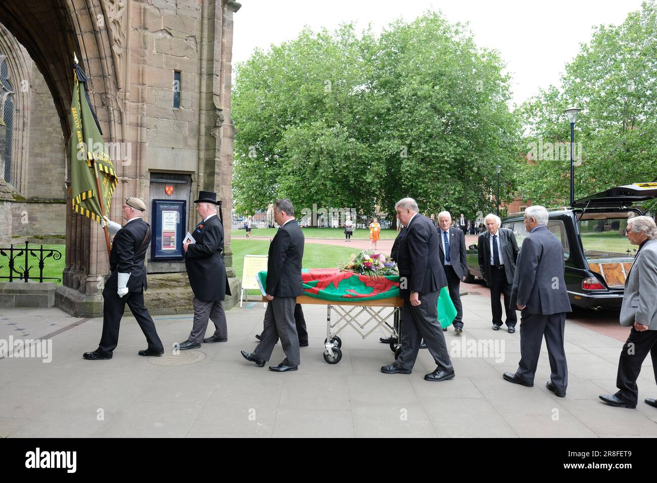 Hereford Cathedral, Hereford, Herefordshire, Großbritannien – Mittwoch, 21. Juni 2023 – die Beerdigung von Mel Parry QGM fand heute Nachmittag in der Hereford Cathedral statt. Mel Parry erhielt die Queens Gallantry Medal ( QGM ) für seine Rolle beim Angriff des Special Air Service ( 22 SAS Regt ) auf die iranische Botschaft in London am 5. Mai 1980, um Geiseln freizulassen, die von sechs Schützen festgehalten wurden. Foto Steven May/Alamy Live News Stockfoto