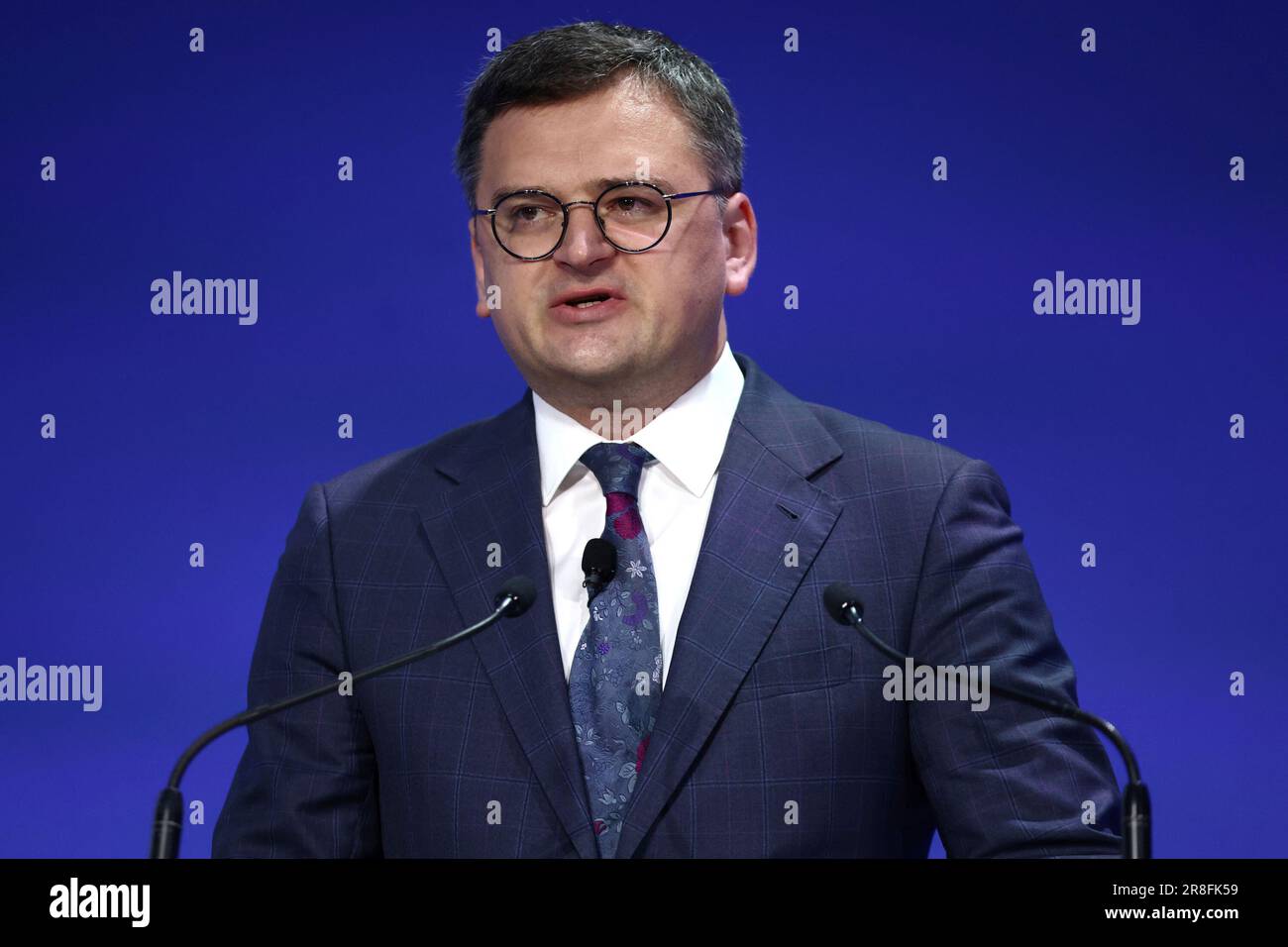 Der ukrainische Außenminister Dmytro Kuleba spricht am ersten Tag der Konferenz zur Erholung der Ukraine, die im InterContinental London - O2 im Osten Londons stattfand. Bilddatum: Mittwoch, 21. Juni 2023. Stockfoto