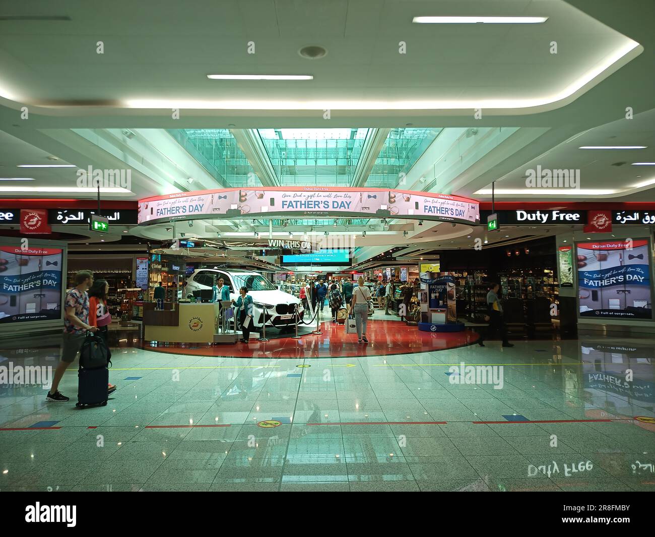 Dubai International Airport, Dubai, Shopping in dubai Flughafen, Flughafen, Flughafen dubai, Shopping dubai, Airline, Flughafen, geschäftiger Flughafen dubai, Golf, dubai Transit Stockfoto