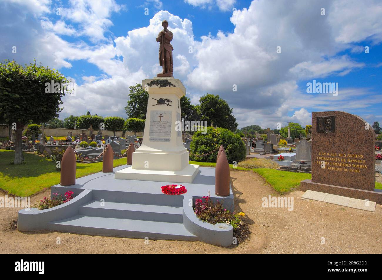 War Memorial, British War Cemetery, Ranville, Niedernormandie, Frankreich, Zweiter Weltkrieg, 2. Weltkrieg, Niedernormandie Stockfoto