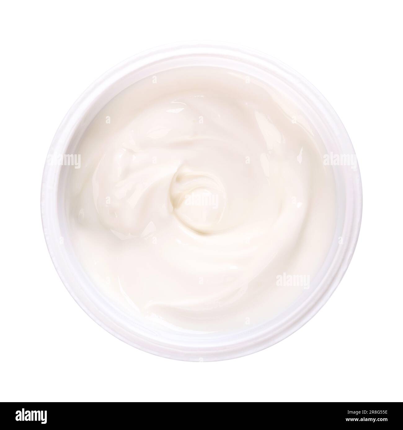 Creme Yoghurt, in einem Plastikbecher. Gerührter Joghurt, auch Joghurts oder Joghurts, mit einem Fettgehalt von 10 %. Fremented Milcherzeugnis. Stockfoto
