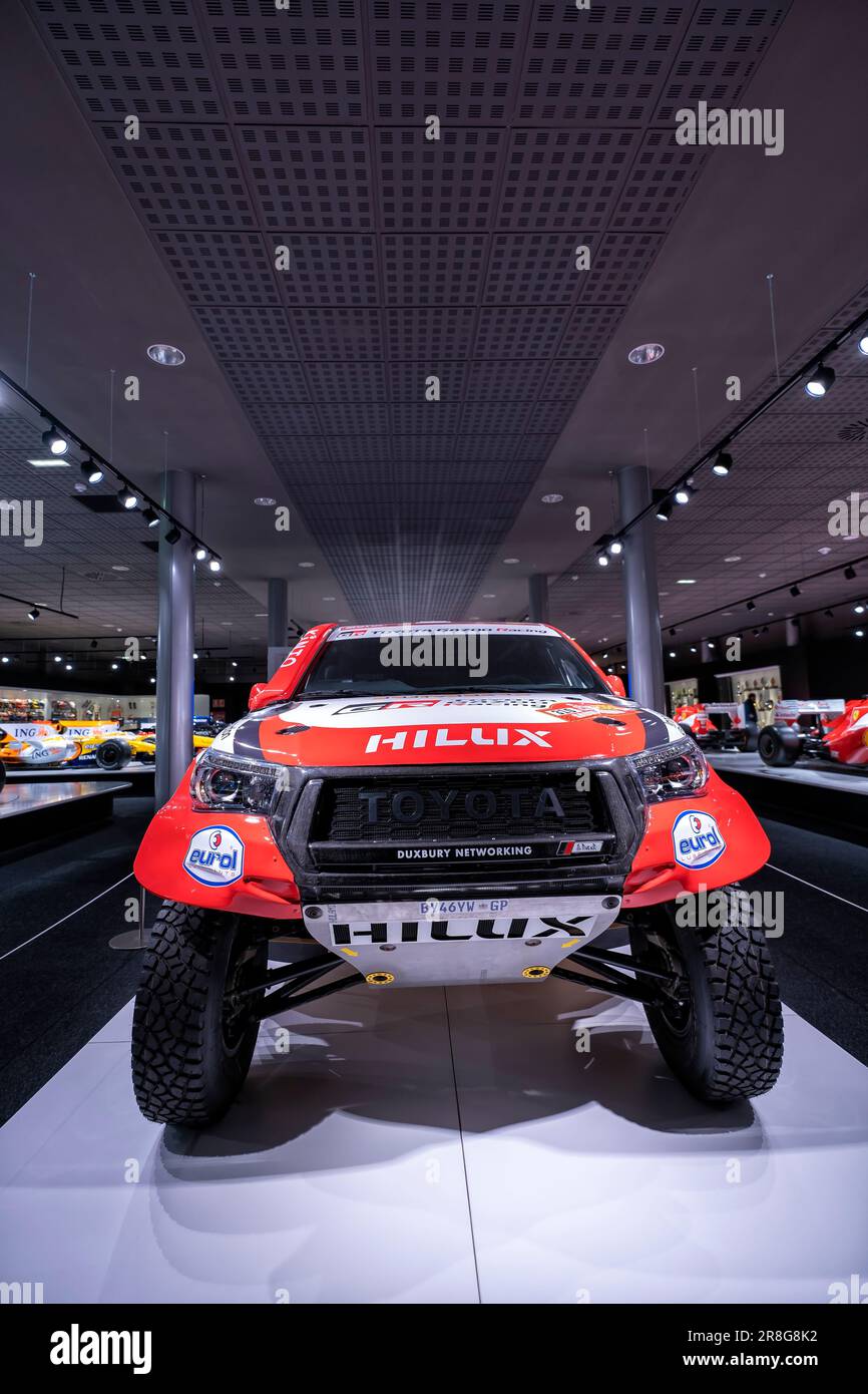 Toyota Hilux, mit dem Fernando Alonso an der Dakar-2020-Rallye teilnahm. Foto wurde am 16. Mai 2023 im Fernando Alonso Museum in Spanien aufgenommen. Stockfoto