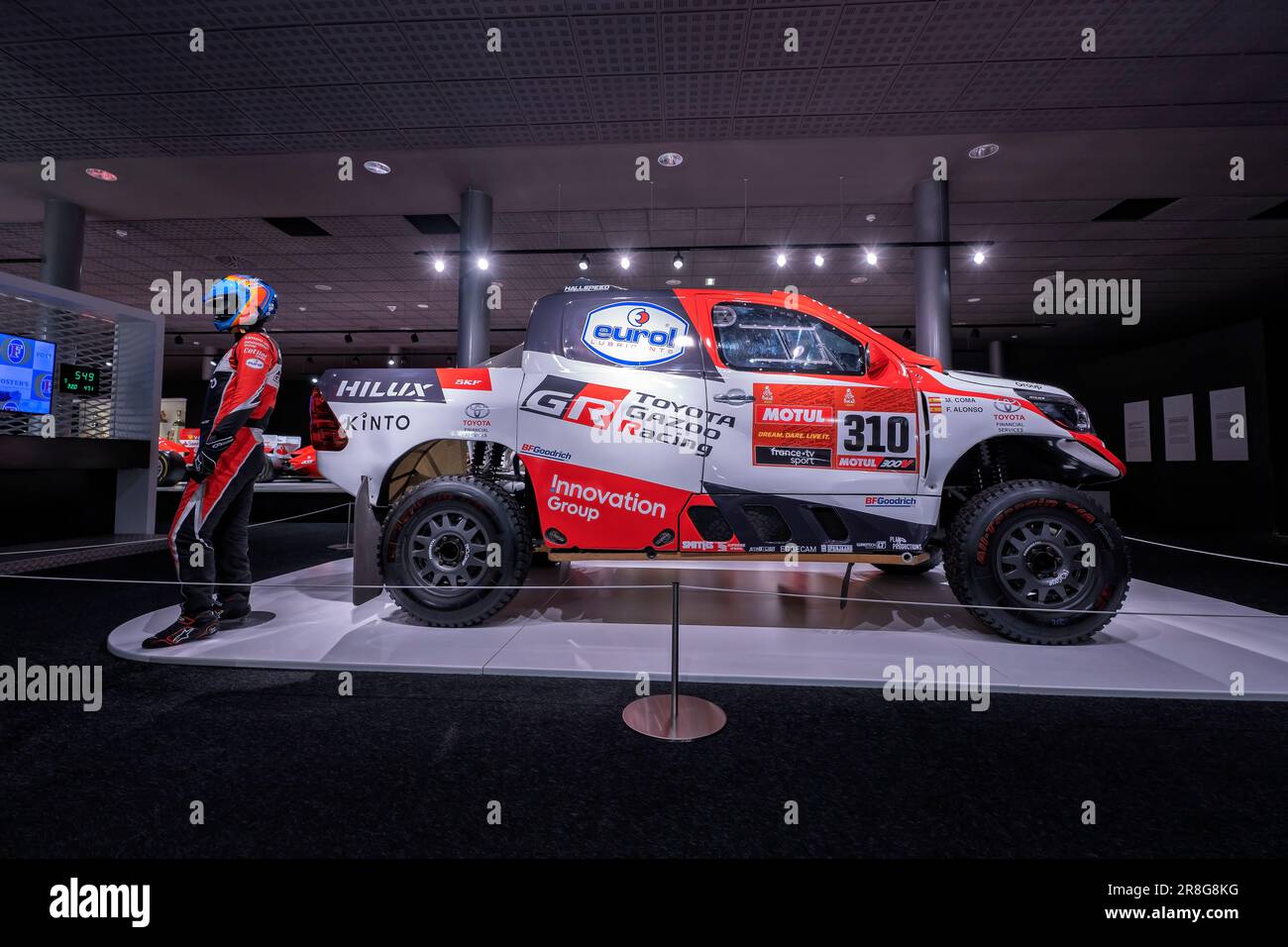 Toyota Hilux, mit dem Fernando Alonso an der Dakar-2020-Rallye teilnahm. Foto wurde am 16. Mai 2023 im Fernando Alonso Museum in Spanien aufgenommen. Stockfoto