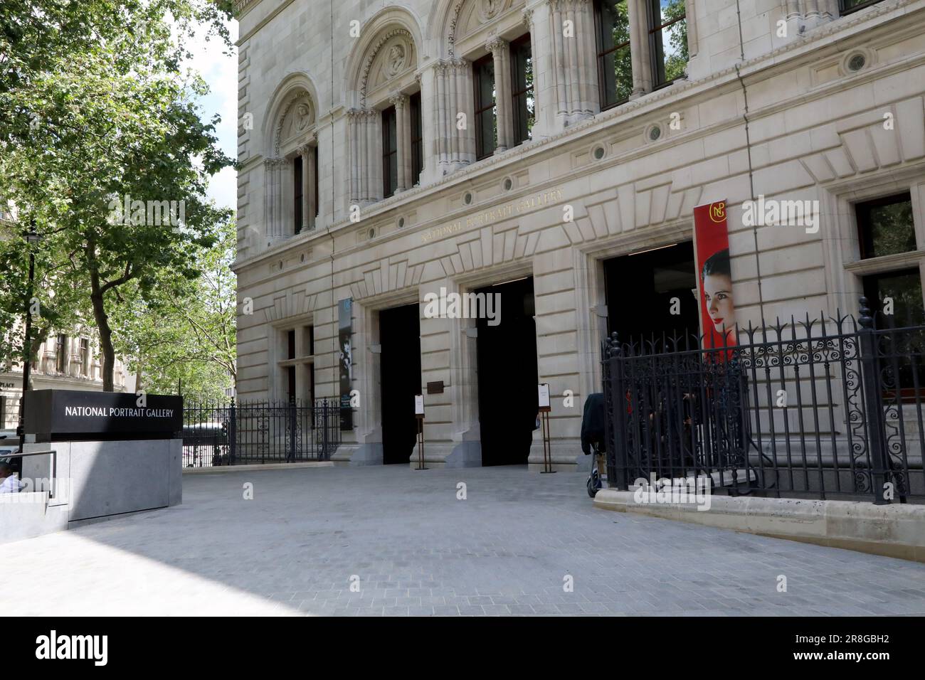 Der neue Eingang zur National Portrait Gallery in London, Großbritannien, wurde am 21. Juni 2023 fotografiert Stockfoto