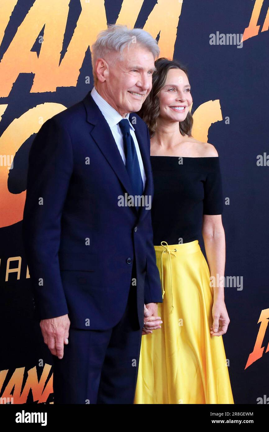 Harrison Ford, Calista Flockhart bei der Ankunft für INDIANA JONES UND THE DIAL OF DESTINY Premiere, El Capitan Theatre, Los Angeles, CA, 14. Juni 2023. Foto Von: Priscilla Grant/Everett Collection Stockfoto