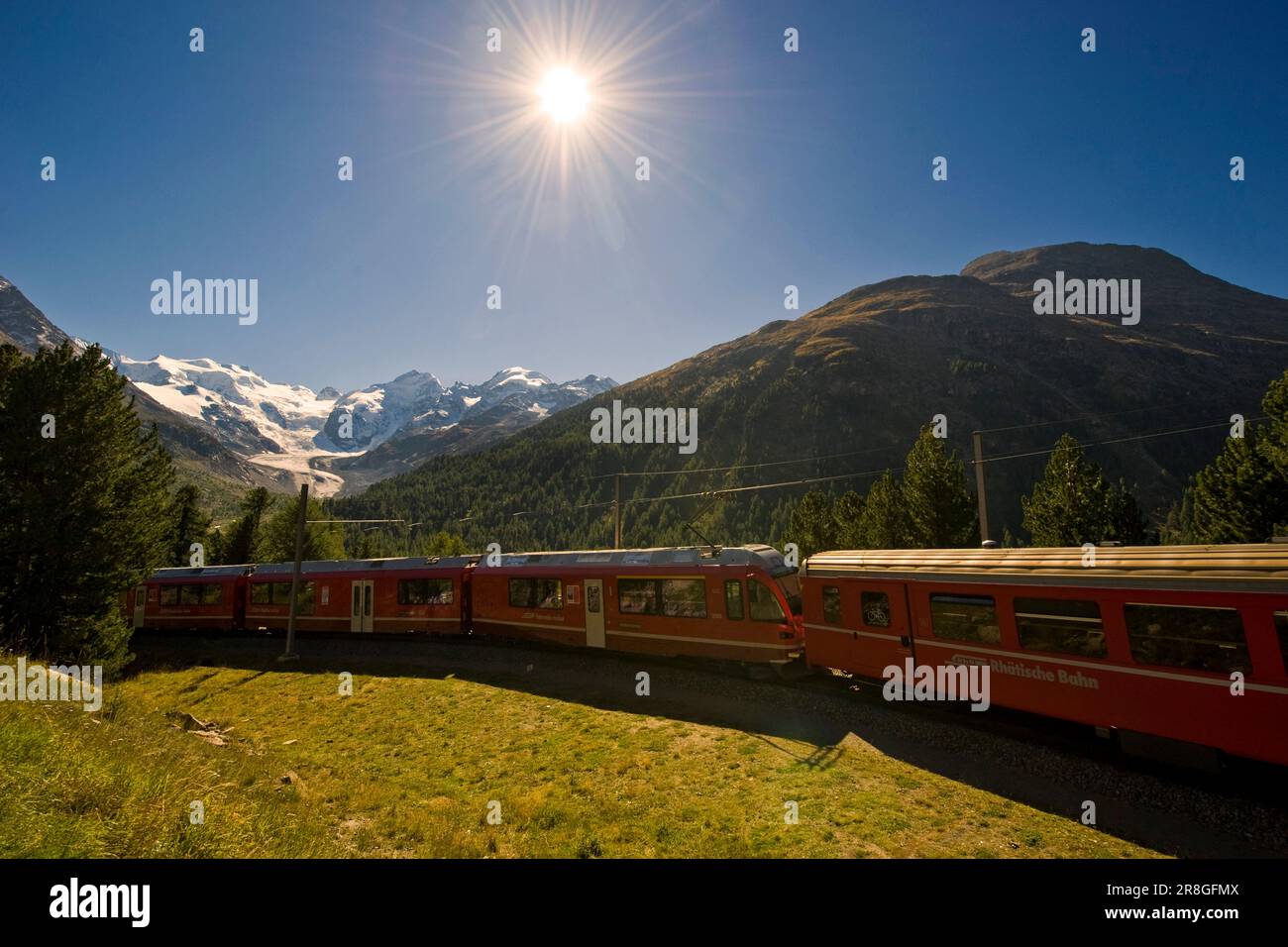 Bernina Express-Zug, Bernina Pass, Schweiz Stockfoto