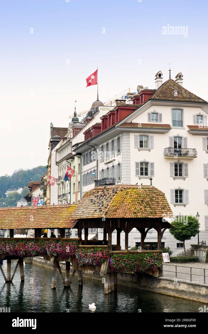 Kapellbrücke Über Den Fluss Reuss, Luzern, Schweiz Stockfoto