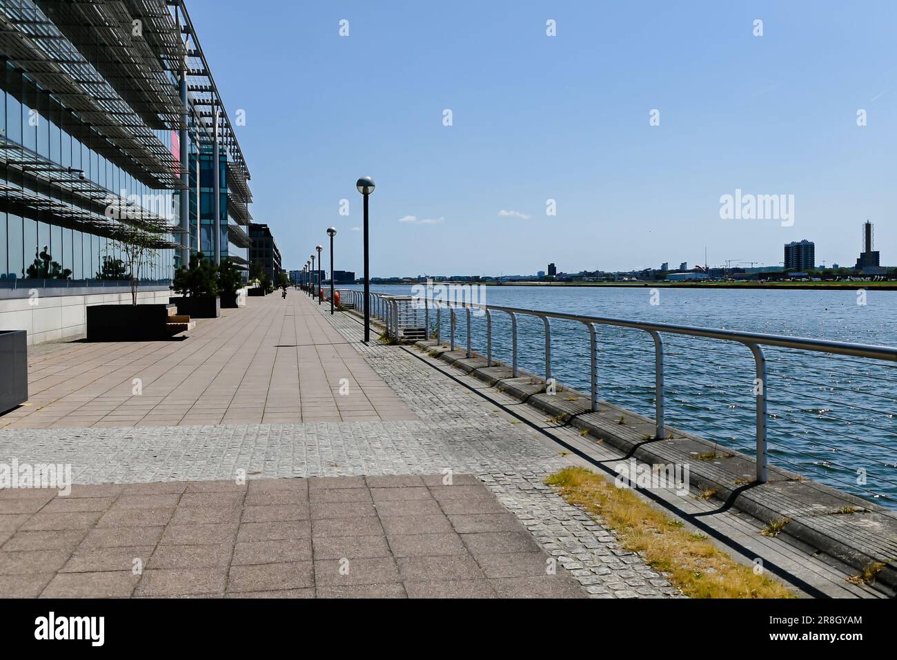 Das Royal Albert Dock ist ein heißer, sonniger Tag in Newham, London Stockfoto