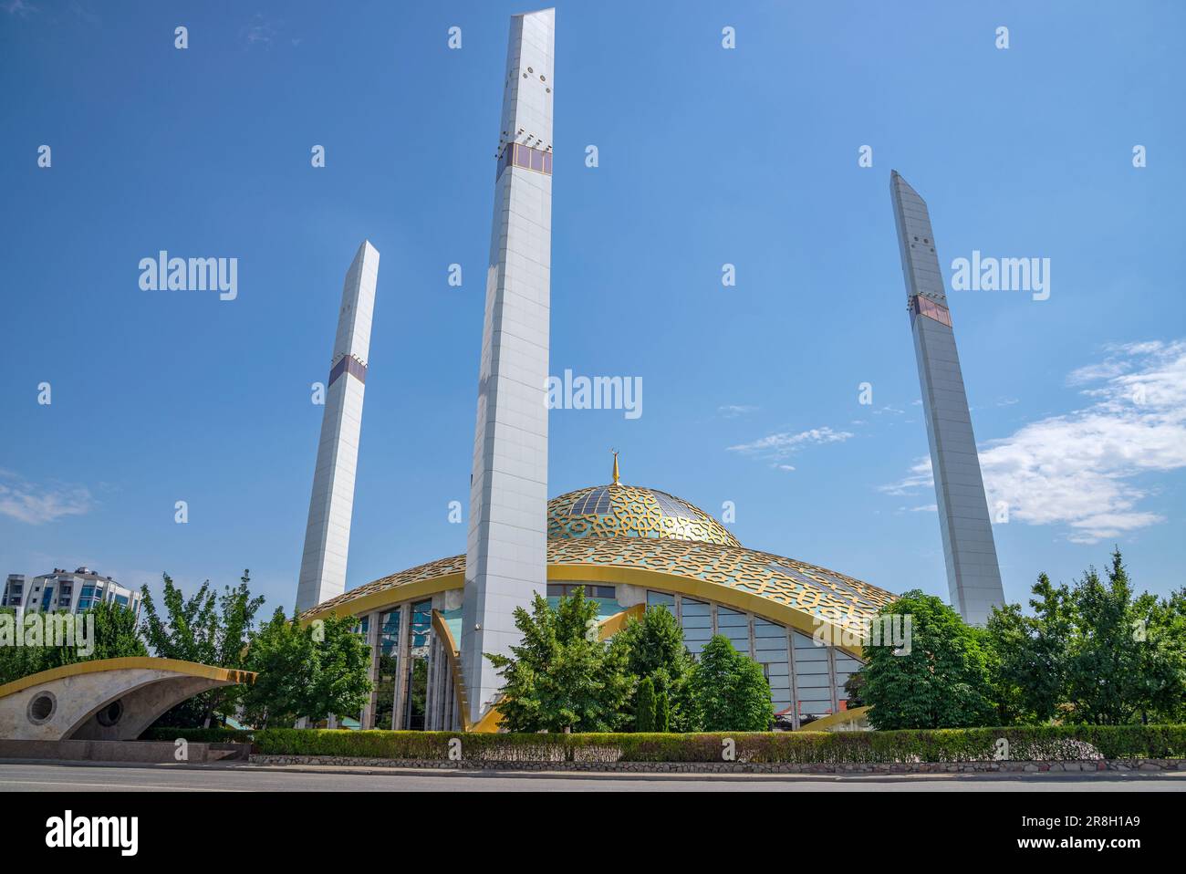 ARGUN, RUSSLAND - 14. JUNI 2023: Mutterherz-Moschee an einem Sommertag. Argun, Tschetschenische Republik Stockfoto