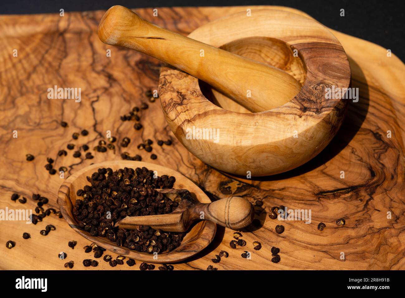 Chinesische Stachelasche oder Sichuanpfeffer Zanthoxylum piperitum Stockfoto