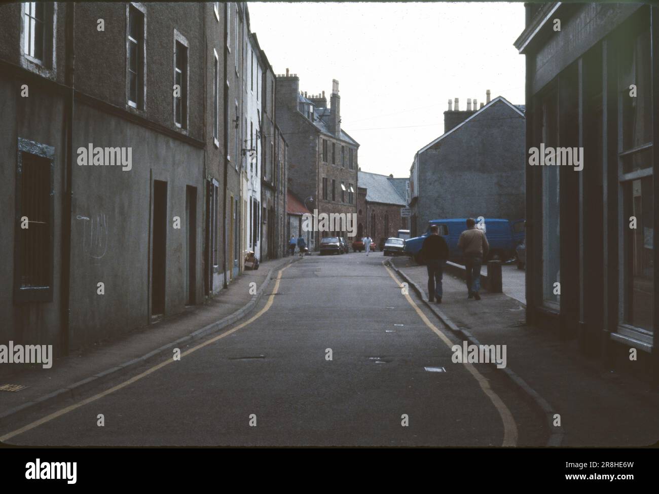 Dunkle Gasse in Campbeltown, Schottland - 1983. Juli, Wettbüro, Glücksspiel Stockfoto