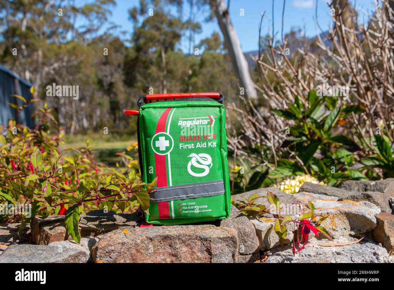 Bruny Island Tasmanien, Australien - Dezember 18 2022: Schlangenbiss erste-Hilfe-Kasten in Australien, gegen Schlangenbiss-Gift Stockfoto