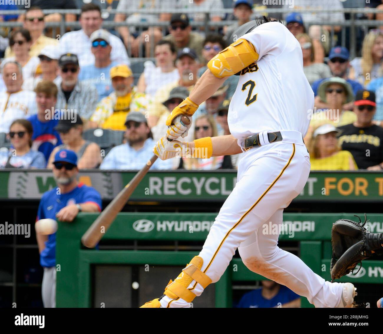 Pittsburgh, Usa. 21. Juni 2023. Pittsburgh Pirates Right Fielder Connor Joe (2) führt am Mittwoch, den 21. Juni 2023 in Pittsburgh das siebte Inning gegen die Chicago Cubs im PNC Park an. Foto: Archie Carpenter/UPI Credit: UPI/Alamy Live News Stockfoto