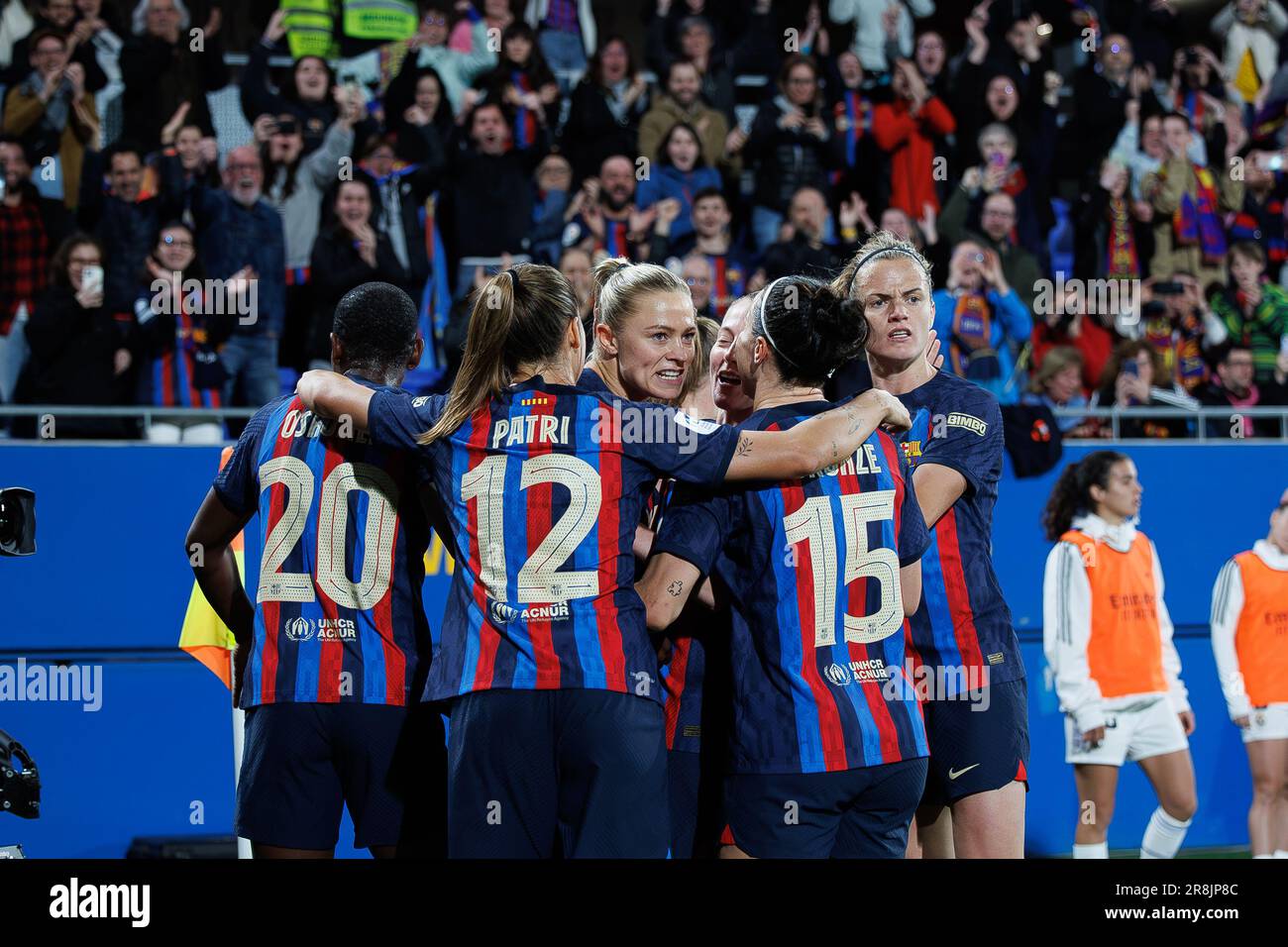 BARCELONA – MÄRZ 25: Barcelona-Spieler feiern ein Tor beim Spiel der Primera Division Femenina zwischen dem FC Barcelona und dem Real Madrid CF auf der Johan Cru Stockfoto