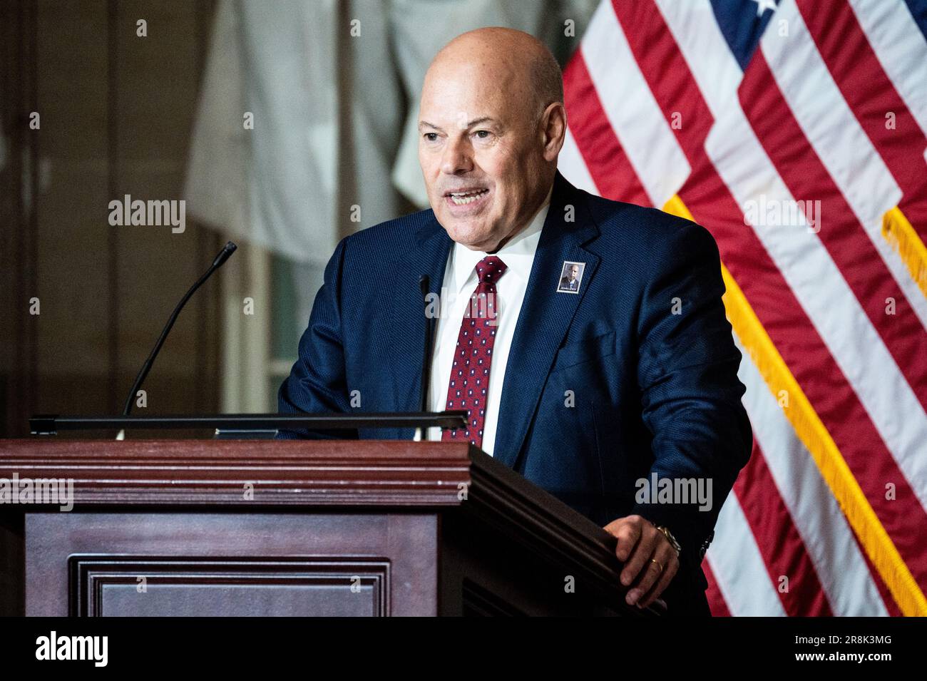 Washington, Usa. 21. Juni 2023. Louis DeJoy, Postmeister der Vereinigten Staaten, spricht bei einer Zeremonie, um den Briefmarken des Kongressabgeordneten John Lewis in der Statuary Hall im US-Kapitol zu enthüllen. Kredit: SOPA Images Limited/Alamy Live News Stockfoto