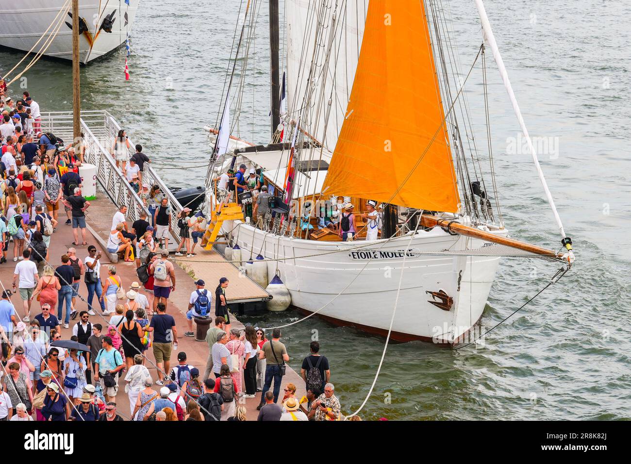 Rouen, Frankreich - 17. Juni 2023 : Bogen des französischen dundee-Thunfischboots "Etoile Molène" ("Star Mullein"), das an den Kais der seine in Rouen in Norma festgemacht ist Stockfoto