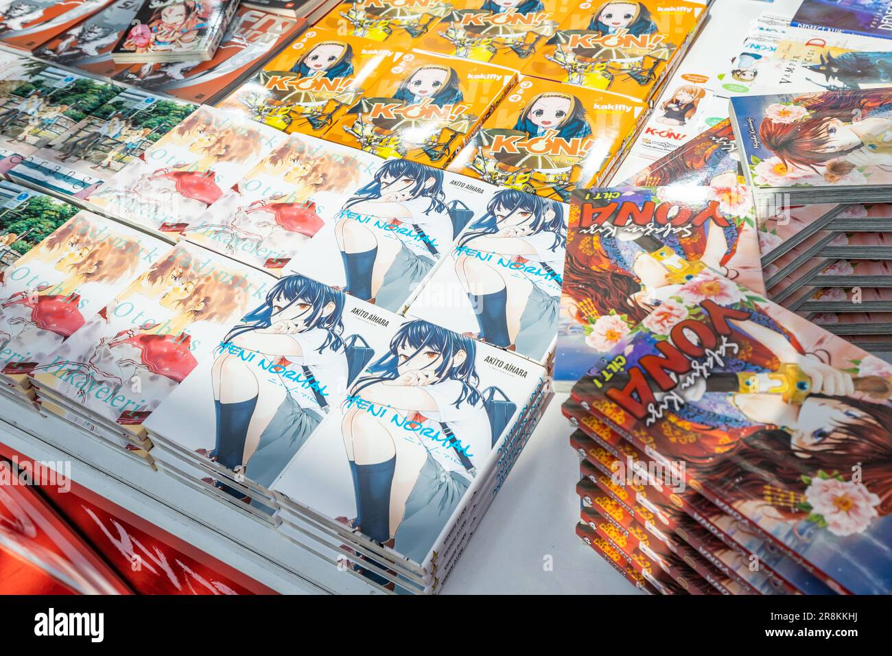 28. Oktober 2022: Antalya, Türkei: Japanisches Manga-Buch New Normal by Akito Aihara zum Verkauf auf der türkischen Messe Stockfoto