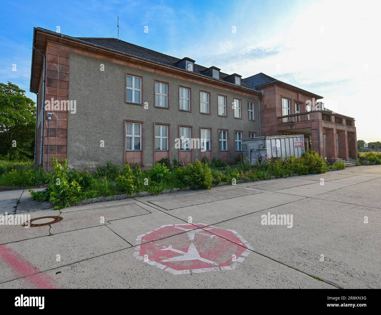 21. Juni 2023, Brandenburg, Schönefeld Das ehemalige General Hotel