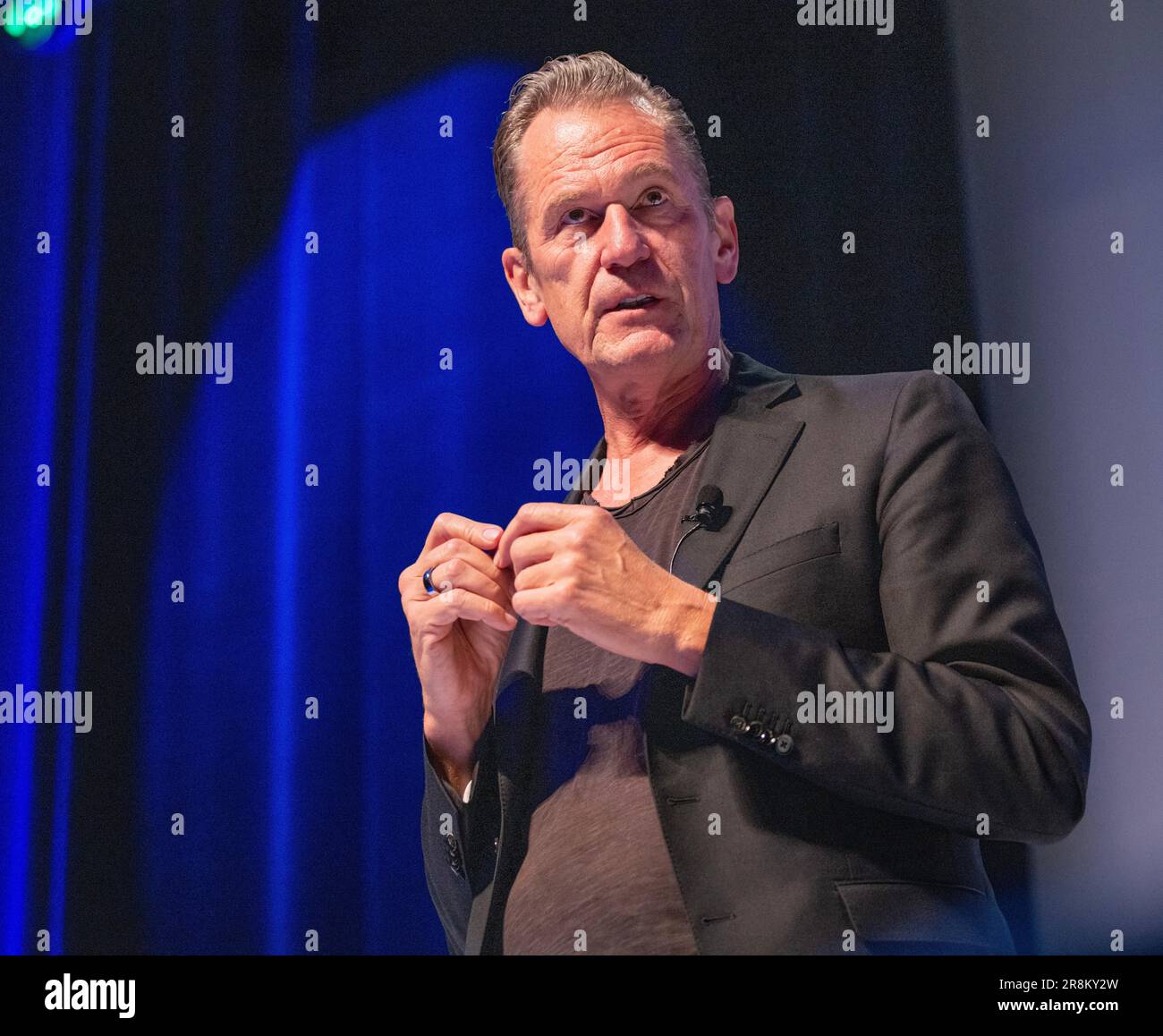 Cannes, Frankreich – Juni 21 2023: Mathias Döpfner (Chairman und CEO Axel Springer SE) und Alyson Shontell (Chefredakteur, Chief Content Officer FORTUNE) nahmen an der KI- und Medienlandschaft Teil – Erschließen neuer Wachstumschancen – Axel Springer-Sitzung auf der Cannes Lions 2023 © ifnm Press Stockfoto