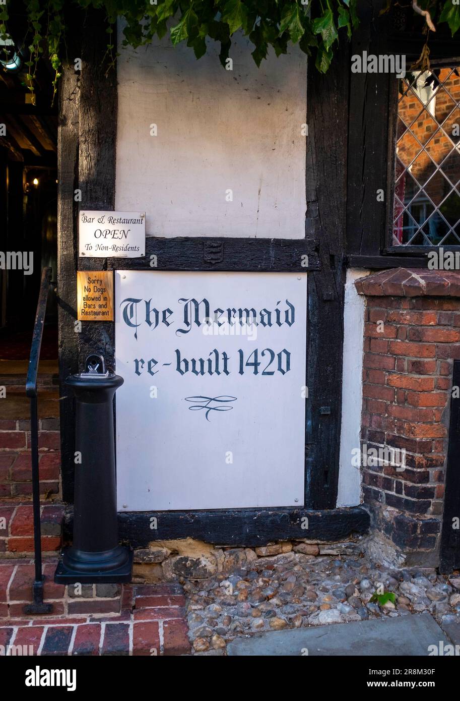 Rye East Sussex, England, Großbritannien - das berühmte 600 Jahre alte Mermaid Inn Hotel und Restaurant Stockfoto