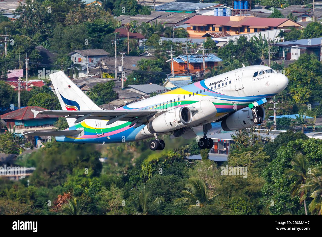Ko Samui, Thailand - 10. Februar 2023: Flugzeug Bangkok Air Airbus A319 am Flughafen Ko Samui (USM) in Thailand. Stockfoto