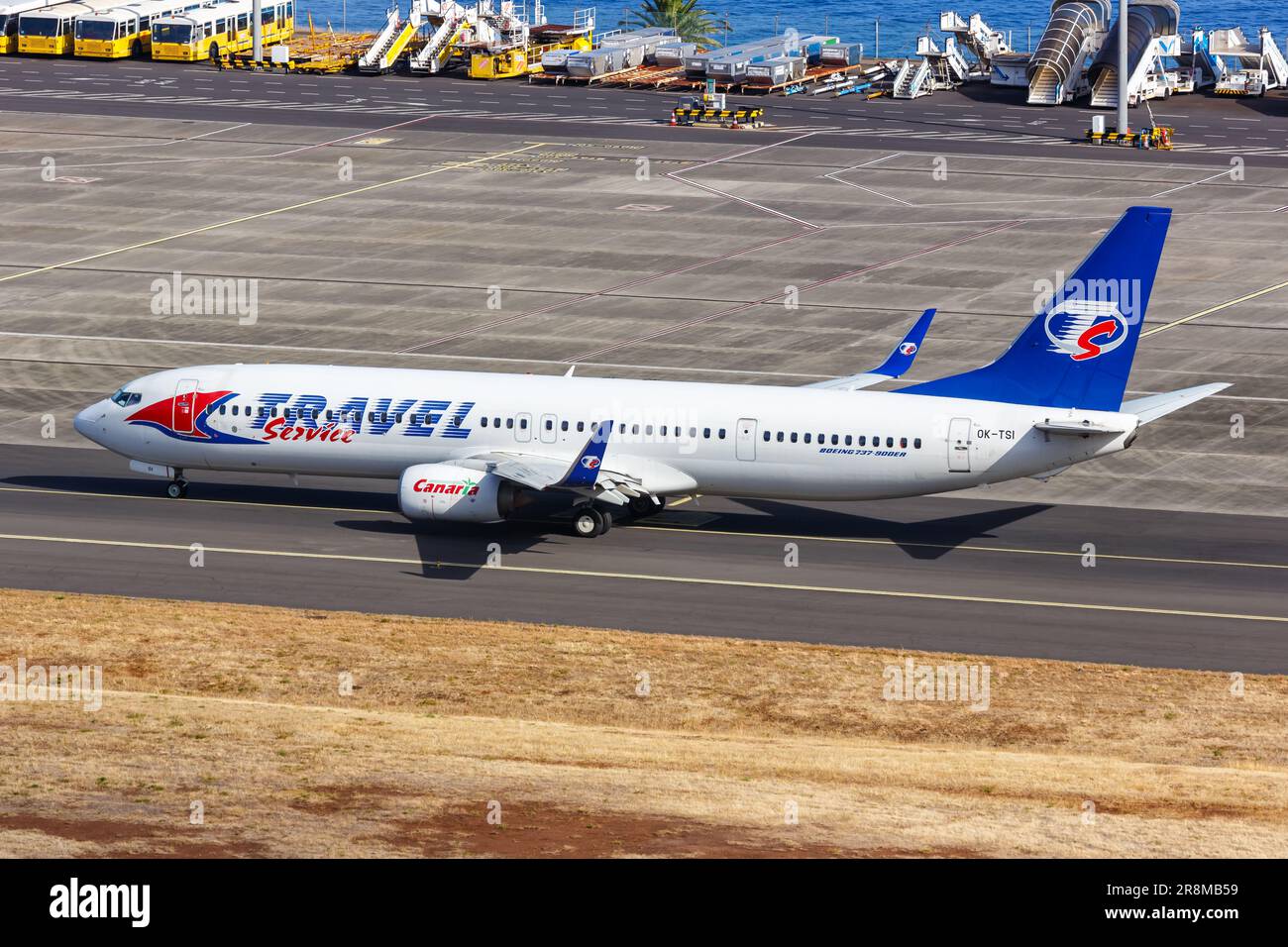 Madeira, Portugal - 16. September 2022: Reisebüro Boeing 737-900ER Flugzeug am Madeira Flughafen (FNC) in Portugal. Stockfoto