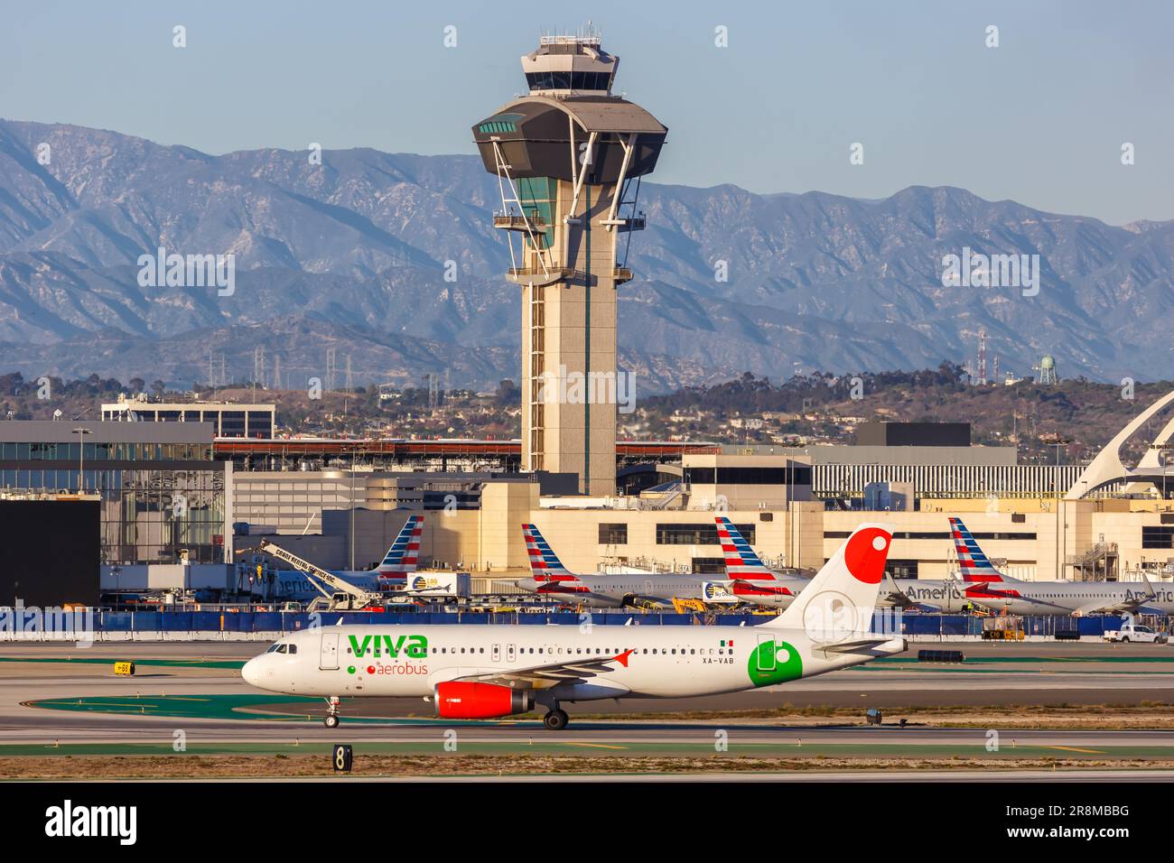 Los Angeles, USA - 3. November 2022: Viva Aerobus Airbus A320 Flugzeug am Los Angeles Flughafen (LAX) in den USA. Stockfoto