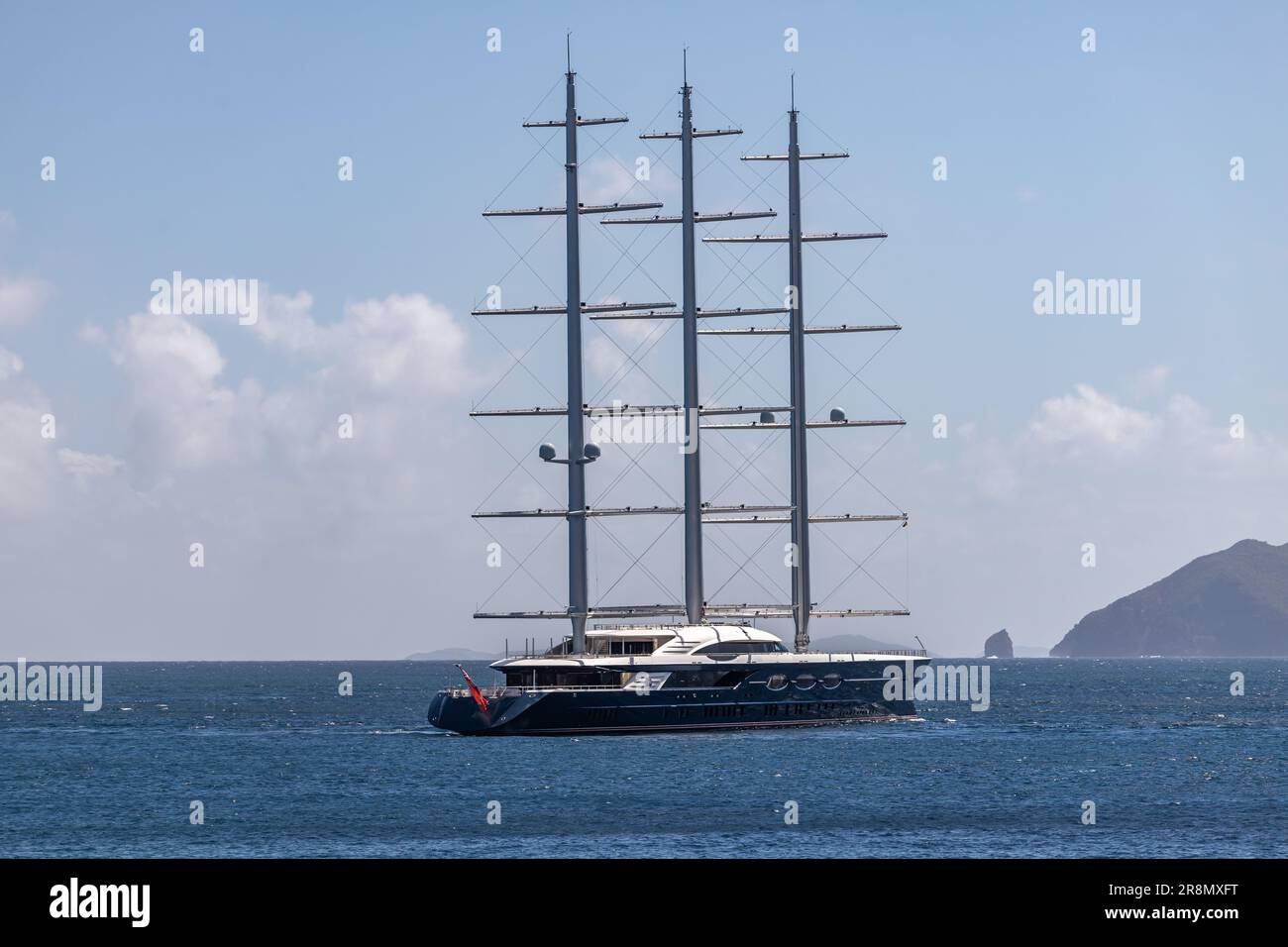 Mega Yacht vor Anker in Indian Bay, St. Vincent und den Grenadinen Stockfoto