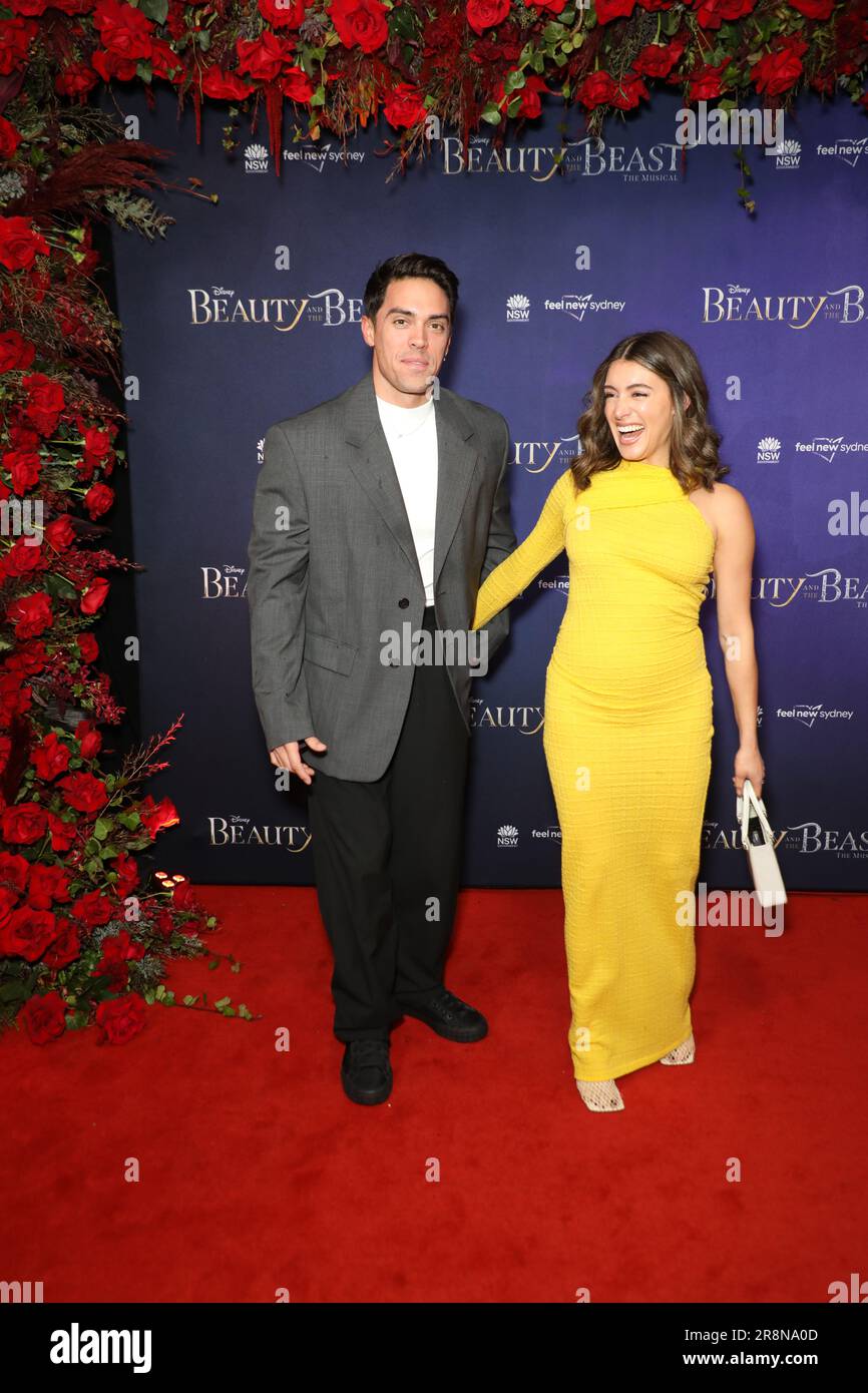 Sydney, Australien. 22. Juni 2023 Disney Beauty and the Beast der musikalische australische Premiere Red Teppich erscheint im Capitol Theatre. Abbildung: John Pearce und Jessie Louise Adamo Pearce. Kredit: Richard Milnes/Alamy Live News Stockfoto