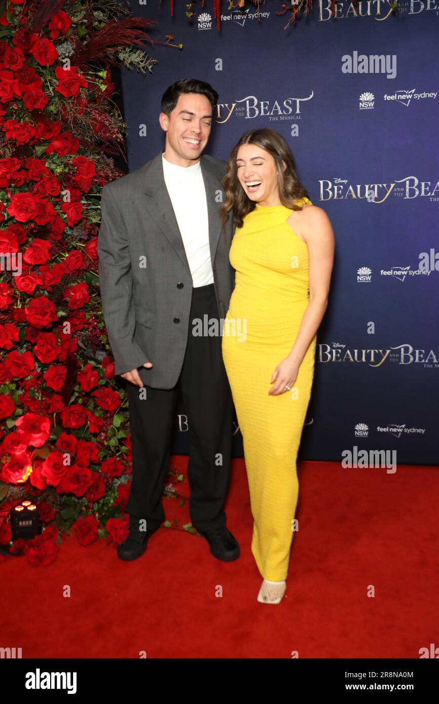 Sydney, Australien. 22. Juni 2023 Disney Beauty and the Beast der musikalische australische Premiere Red Teppich erscheint im Capitol Theatre. Abbildung: John Pearce und Jessie Louise Adamo Pearce. Kredit: Richard Milnes/Alamy Live News Stockfoto