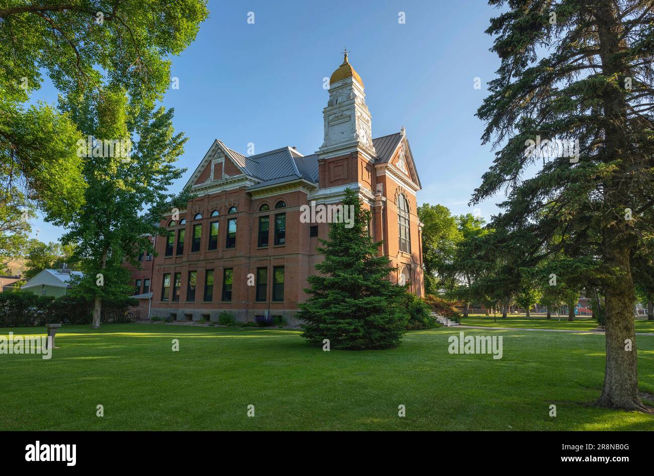Park und das historische Chouteau County Courthouse in Fort Benton, Montana, USA Stockfoto