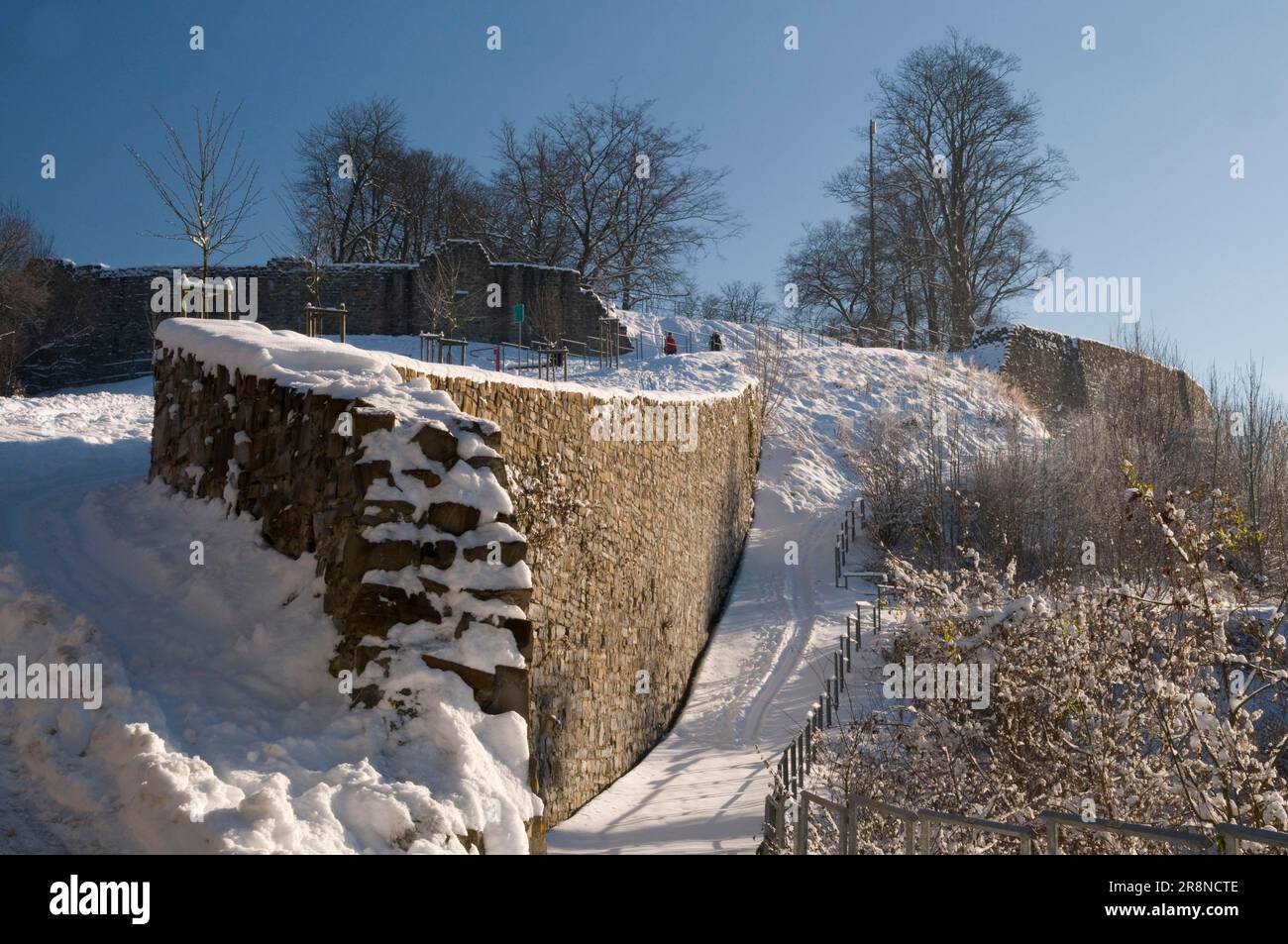 Festungsmauer, Schlossberg, Arnsberg, Sauerland, Nordrhein-Westfalen, Deutschland Stockfoto