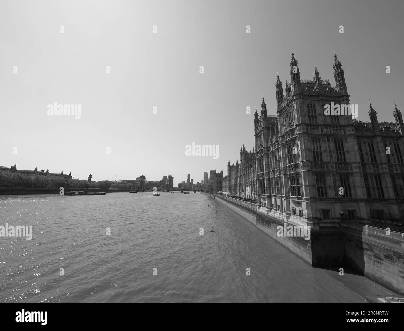 Häuser des Parlaments aka Westminster Palace in London, GB in Schwarz und Weiß Stockfoto