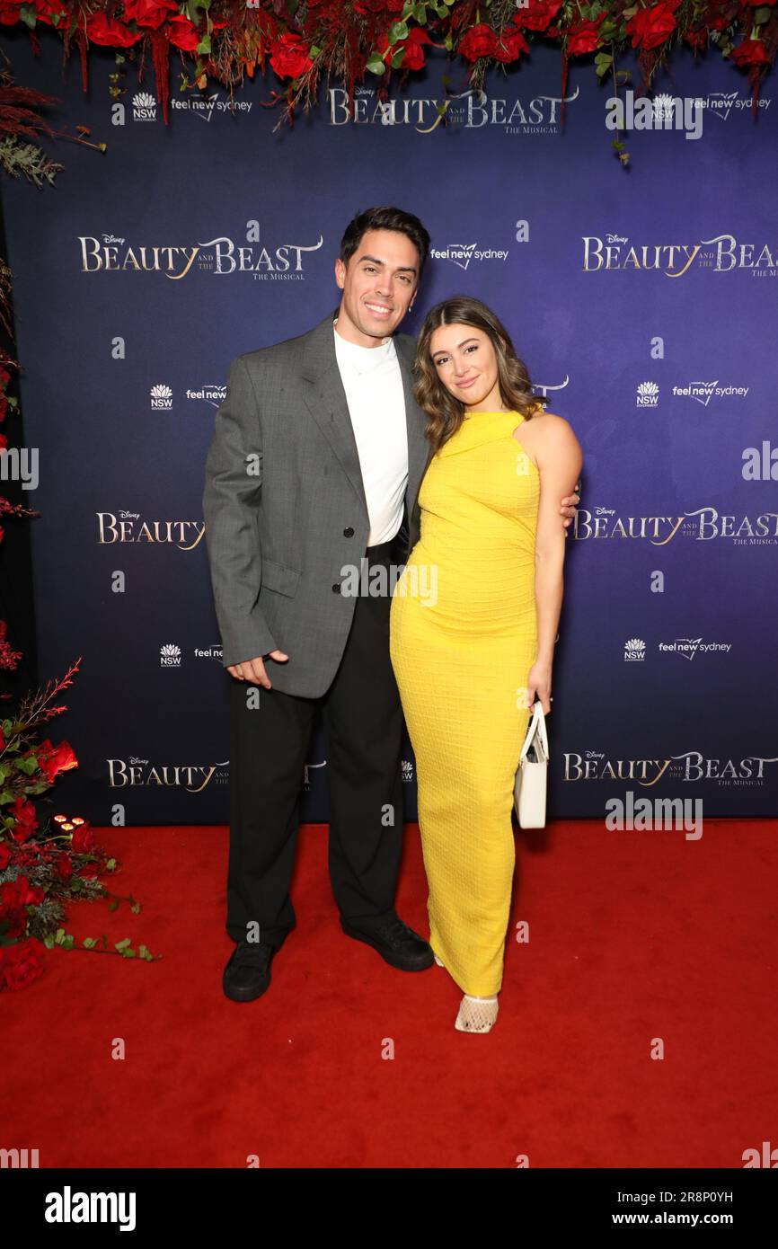 Sydney, Australien. 22. Juni 2023 Disney Beauty and the Beast der musikalische australische Premiere Red Teppich erscheint im Capitol Theatre. Abbildung: John Pearce und Jessie Louise Adamo Pearce. Kredit: Richard Milnes/Alamy Live News Stockfoto