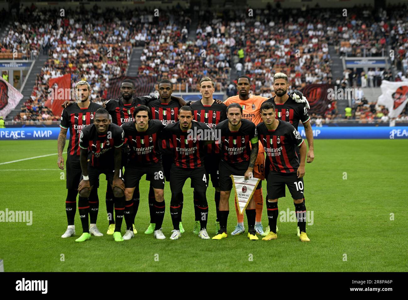 AC Mailand Fußballmannschaft vor dem Spiel der Serie A im San Siro Stadion in Mailand Stockfoto