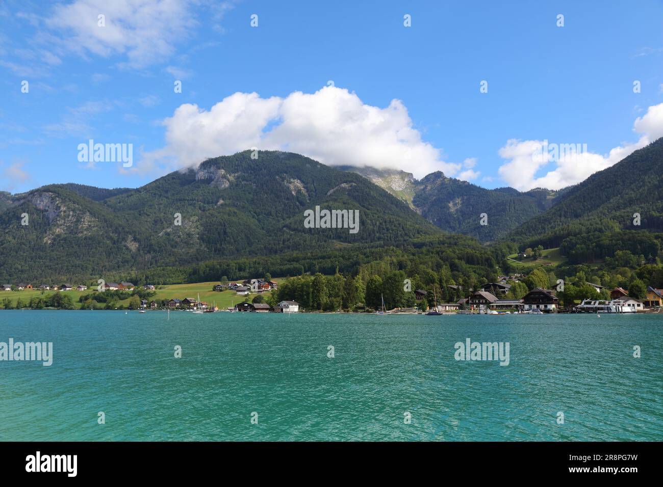 Wolfgangsee Bergsee in österreichischen Alpen. Österreich Landschaft im Salzkammergut. Stockfoto