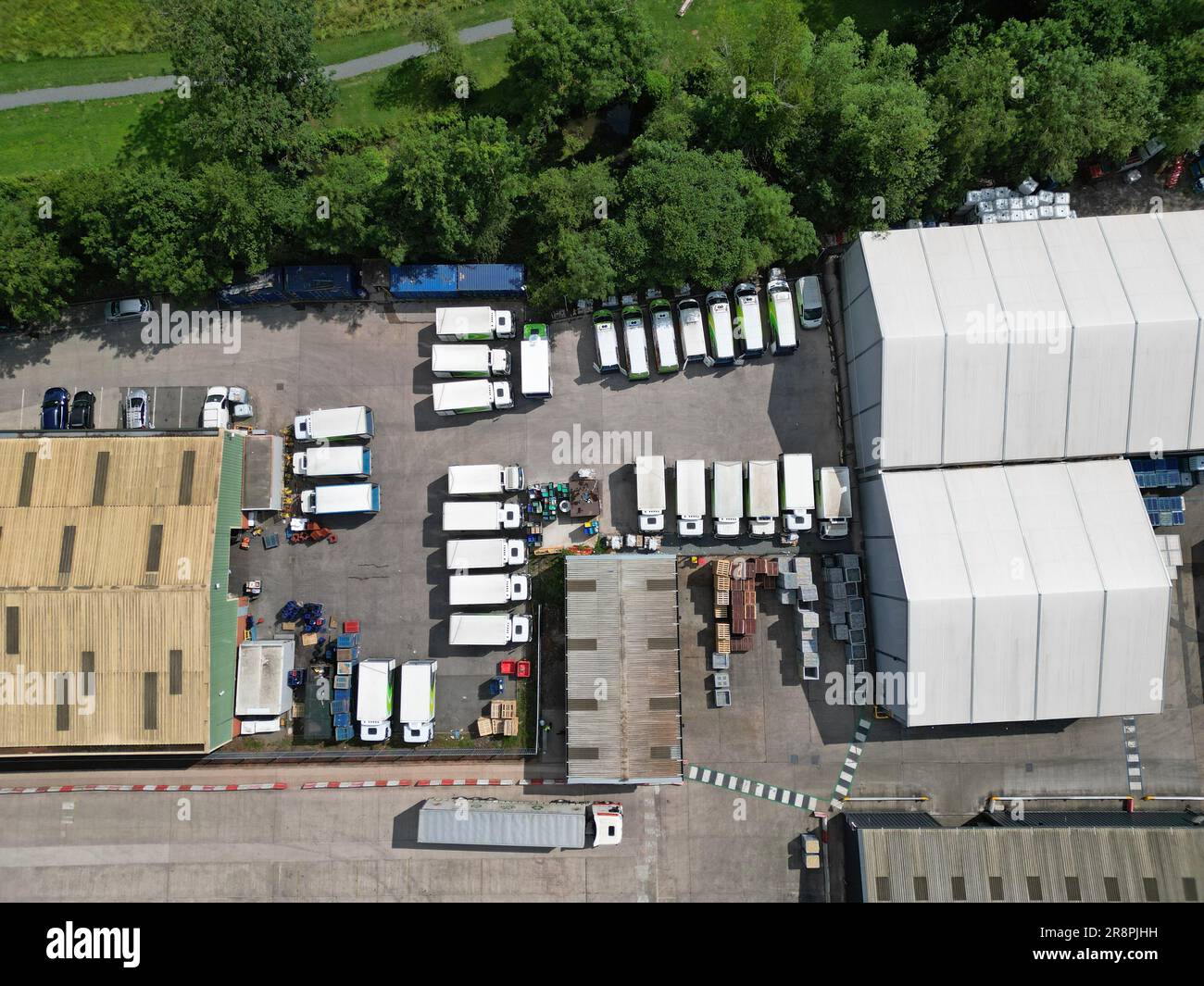 Luftaufnahme des Lieferwagens für Tiefkühlkost in Hereford UK im Juni 2023 Stockfoto