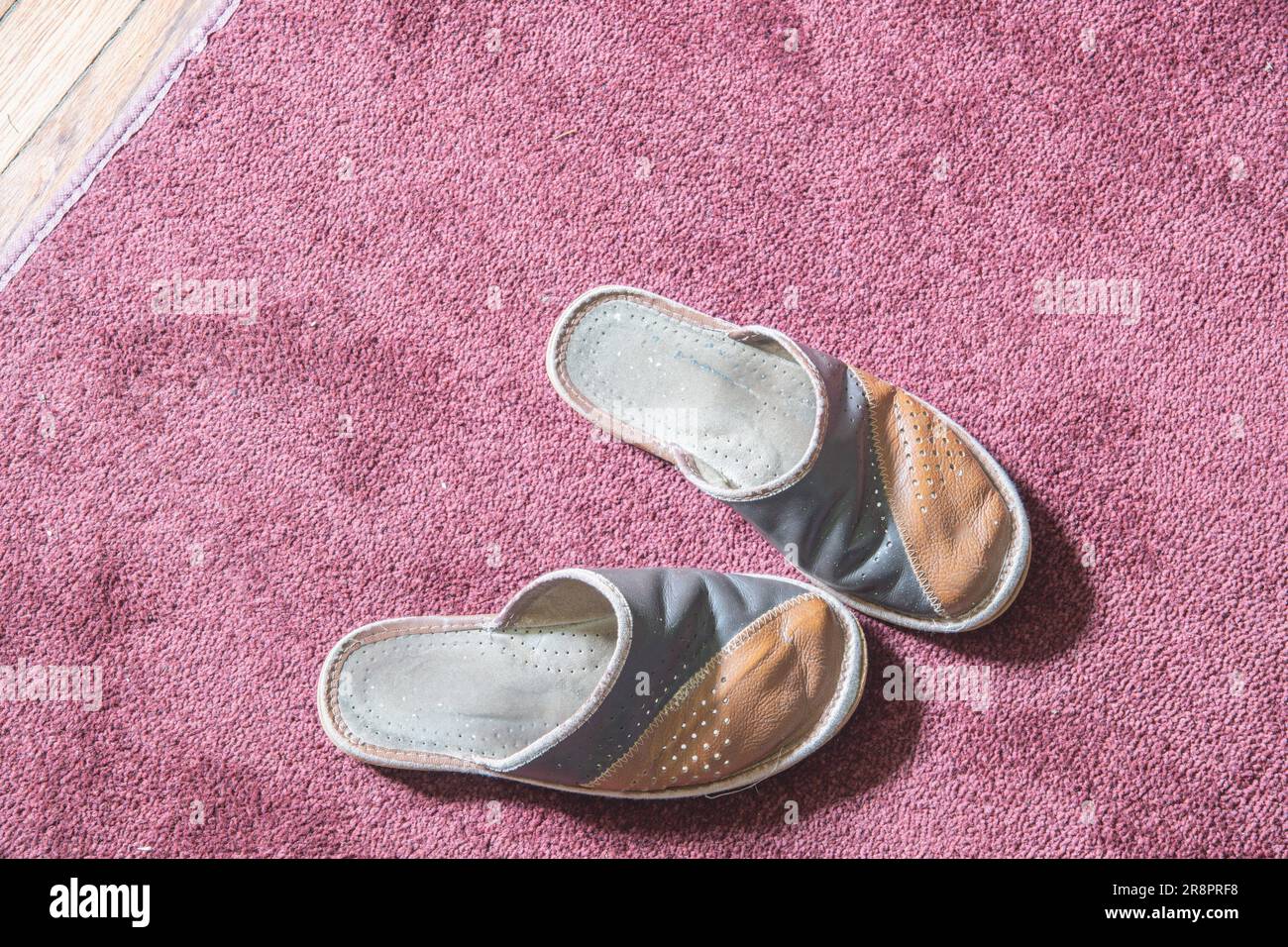 Raumbild von alten Flipflops kopieren Stockfoto
