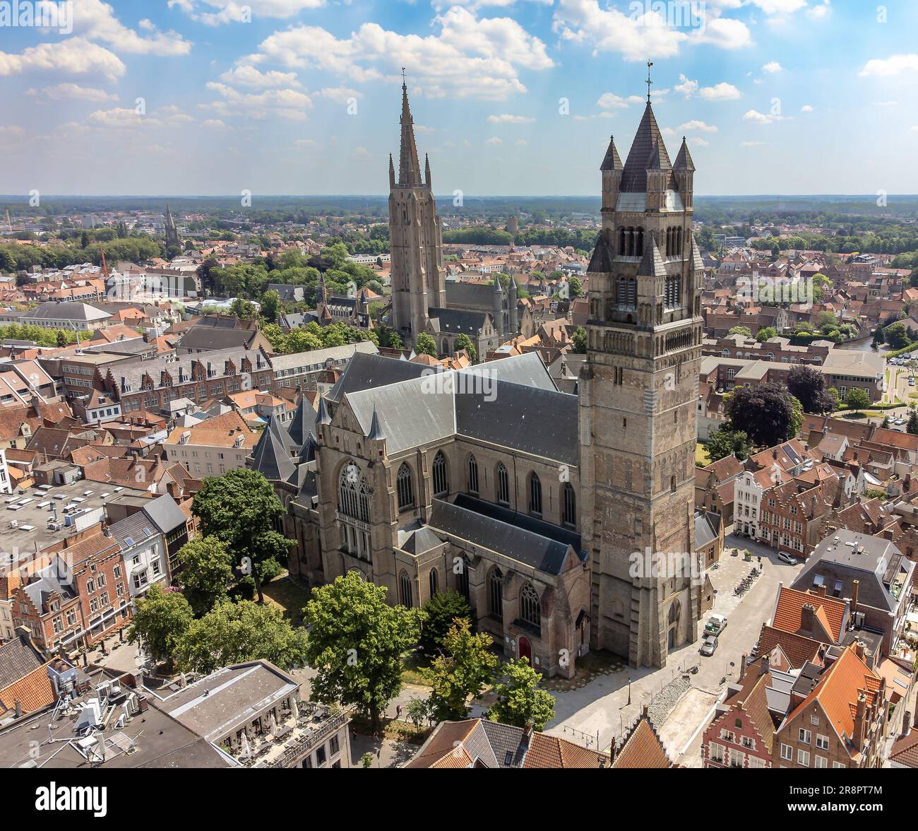 Luftaufnahme von St. Salvator's Cathedral, die römisch-katholische Kathedrale von Brügge, Belgien. St. Salvator (Erlöser) ist die wichtigste Kirche der Stadt Brug Stockfoto