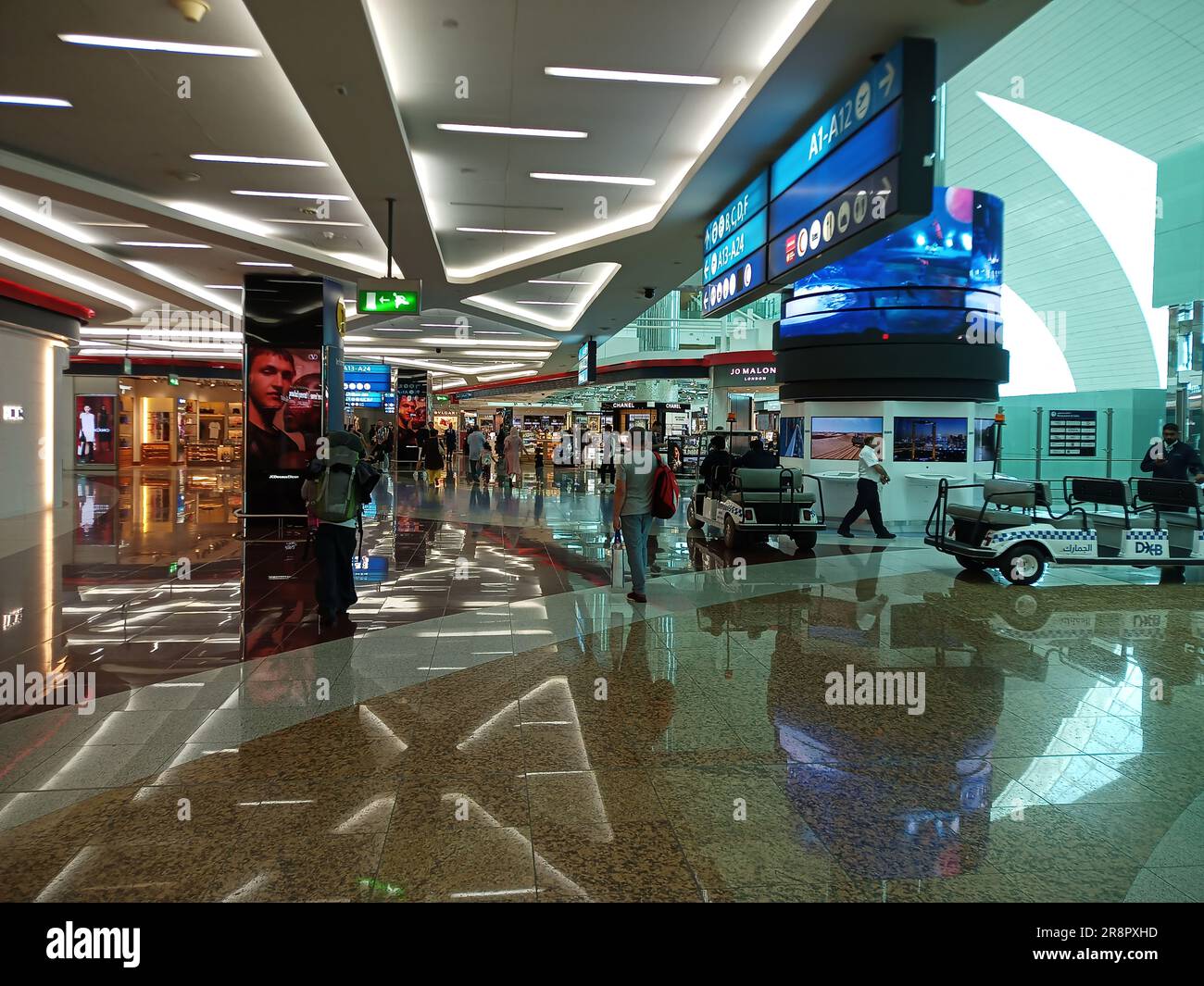 Dubai International Airport, Dubai, Shopping in dubai Flughafen, Flughafen, Flughafen dubai, Shopping dubai, Airline, Flughafen, geschäftiger Flughafen dubai, Golf, dubai Transit Stockfoto