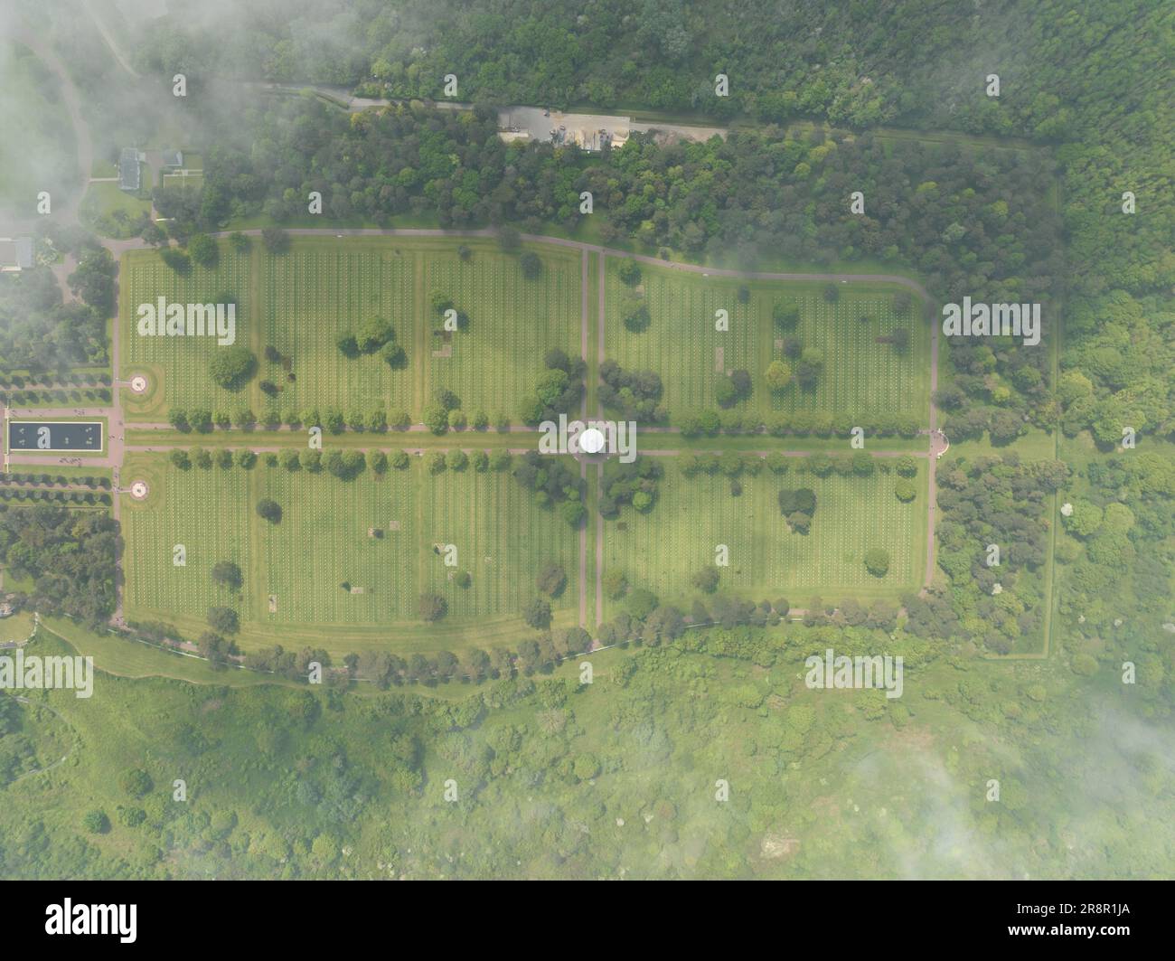Drohnenfoto des amerikanischen friedhofs von WW2 in der Normandie. Stockfoto