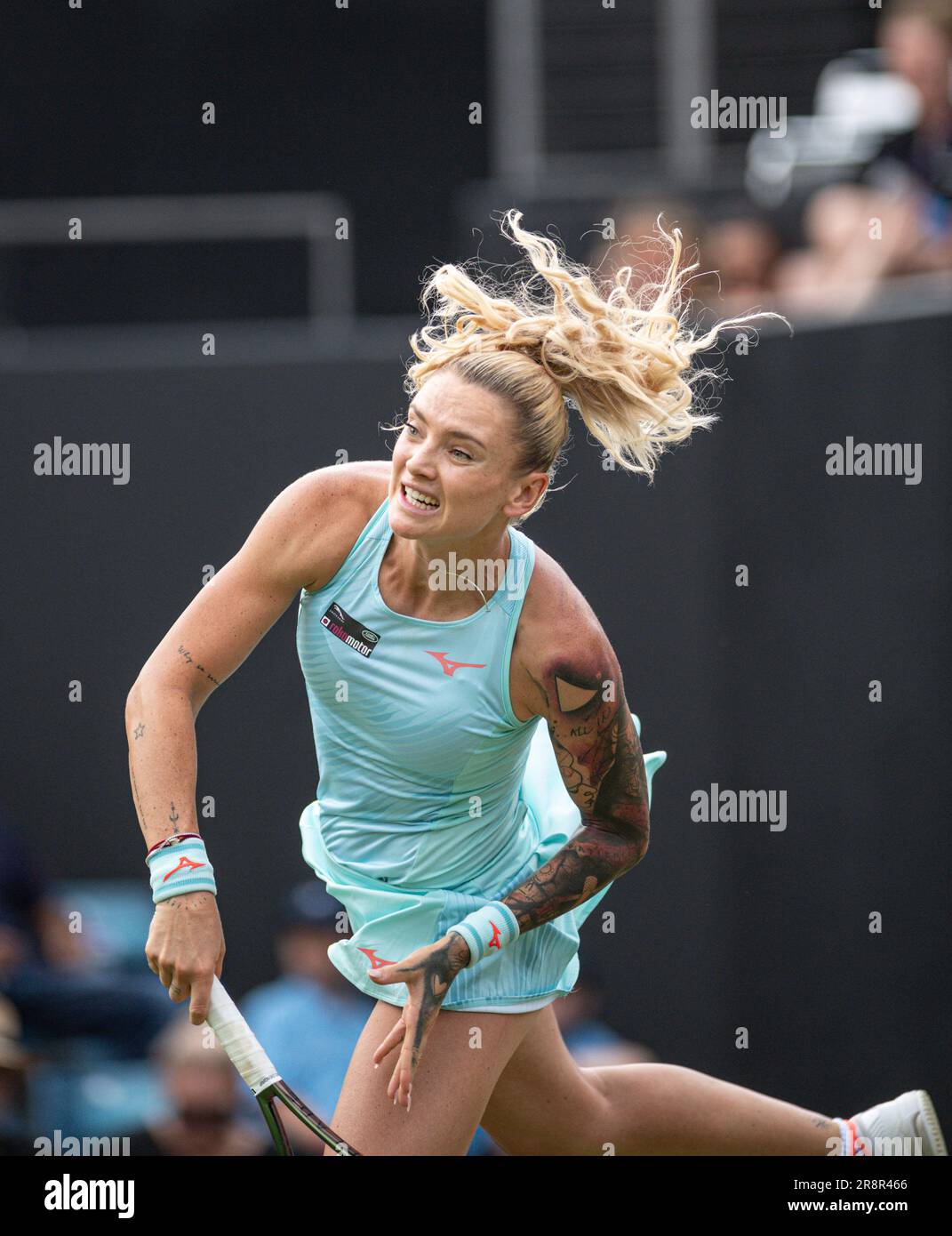 22. Juni 2023; Edgbaston Priory Club, Birmingham, England: Rothesay Classic Birmingham, Tag 4; Tereza Martincova (CZE) serviert Barbora Krejcikova (CZE) Stockfoto