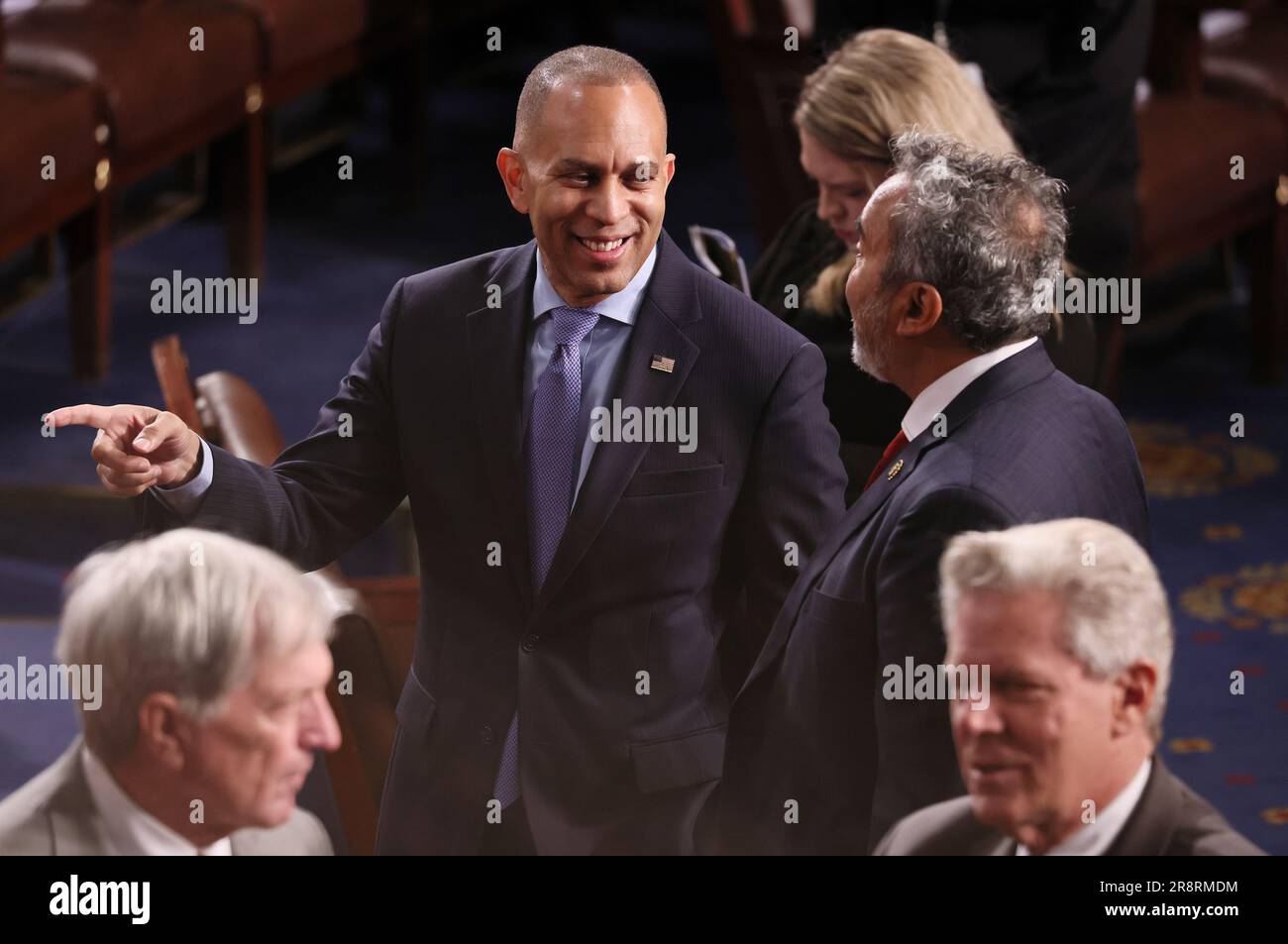 Washington, Usa. 22. Juni 2023. Hakeem Jeffries (D-NY) spricht mit Mitgliedern, bevor Premierminister Narendra Modi von Indien eine gemeinsame Kongresssitzung in den USA hält Capitol bei einem offiziellen Staatsbesuch in Washington DC am Donnerstag, den 22. Juni 2023. Modi macht einen dreitägigen Ausflug in die USA Foto: Jemal Countess/UPI Credit: UPI/Alamy Live News Stockfoto