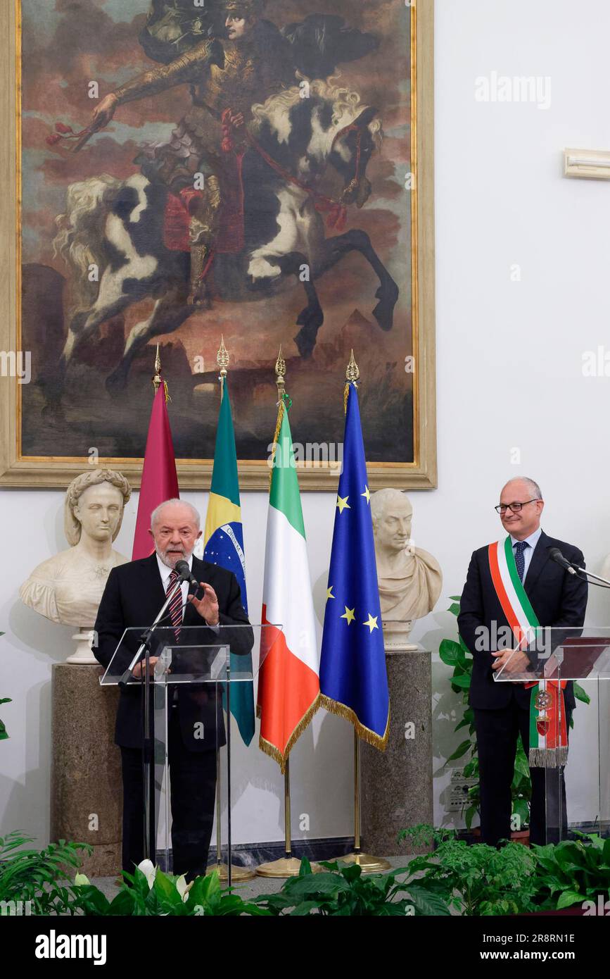 Der Bürgermeister von Rom, Roberto Gualtieri, und der brasilianische