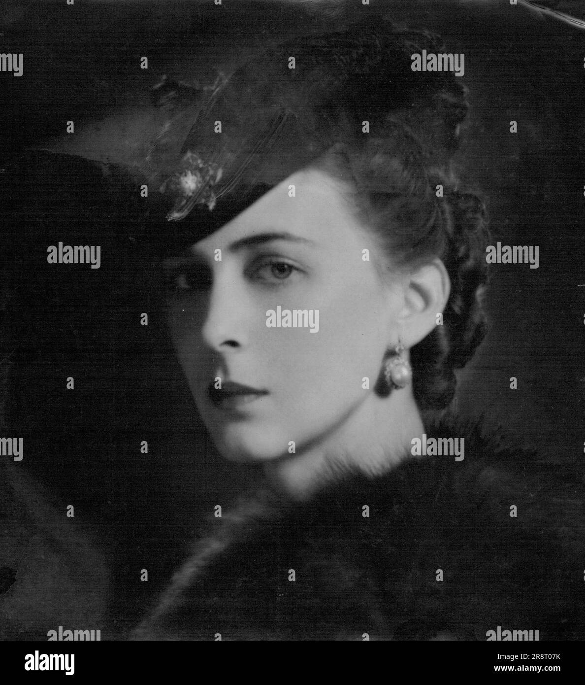 H.R.H. Princess Marina (Herzogin Von Kent) - Porträts Vor 1950. 21. März 1944. (Foto von Associated Newspapers Ltd.(Australien)). Stockfoto